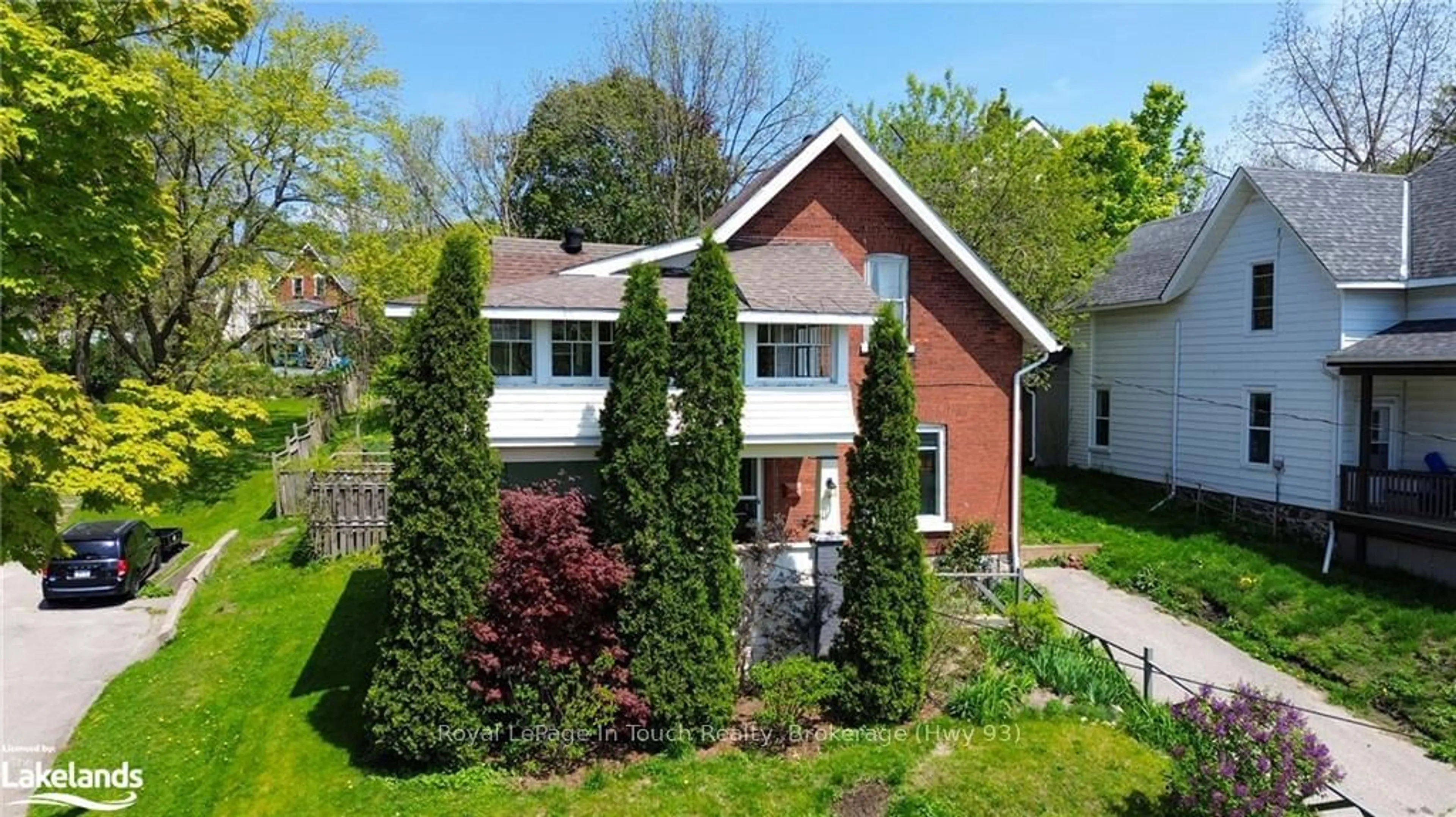 Frontside or backside of a home, cottage for 233 QUEEN St, Midland Ontario L4R 3G9