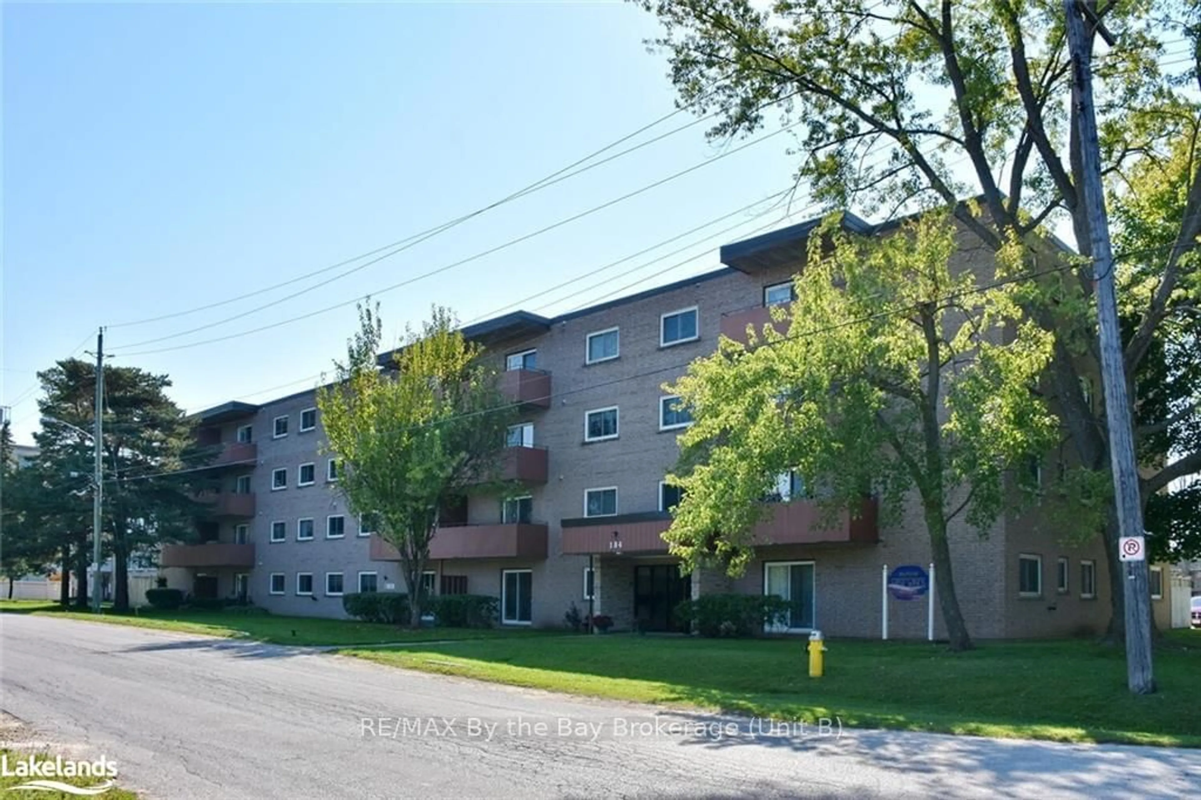 A pic from exterior of the house or condo, the front or back of building for 184 EIGHTH St #409, Collingwood Ontario L9Y 2C8