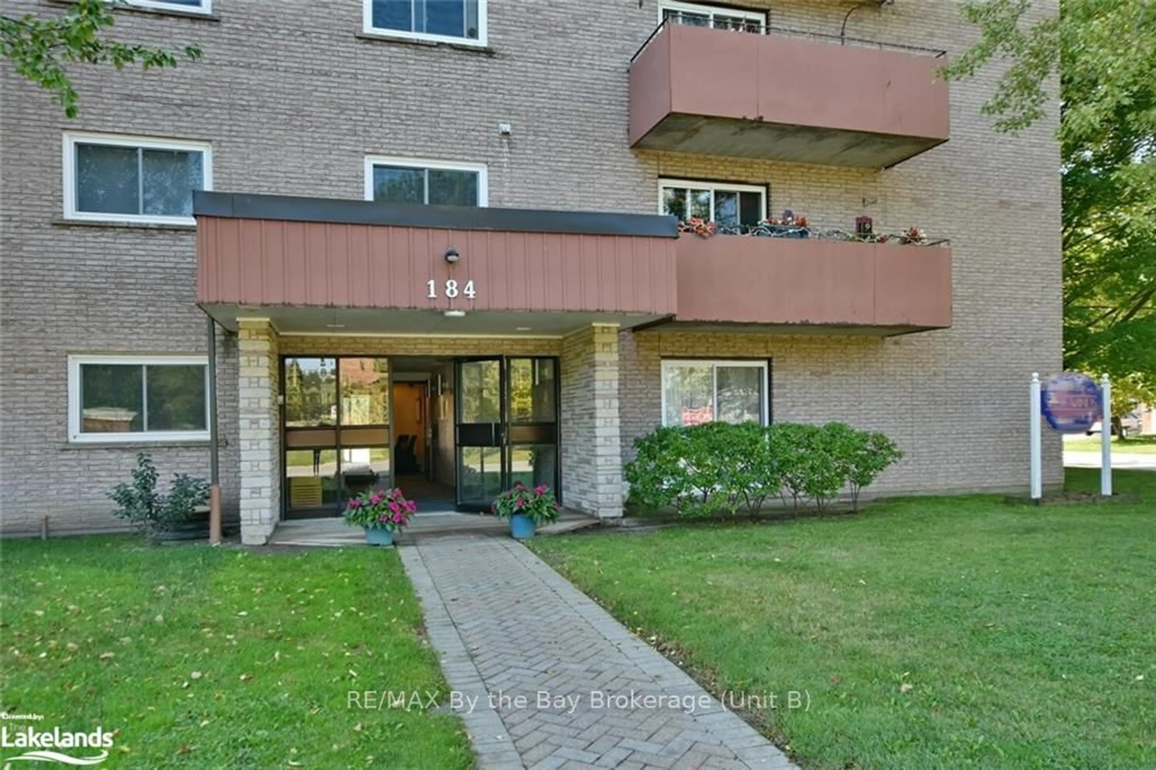 A pic from exterior of the house or condo, the front or back of building for 184 EIGHTH St #409, Collingwood Ontario L9Y 2C8