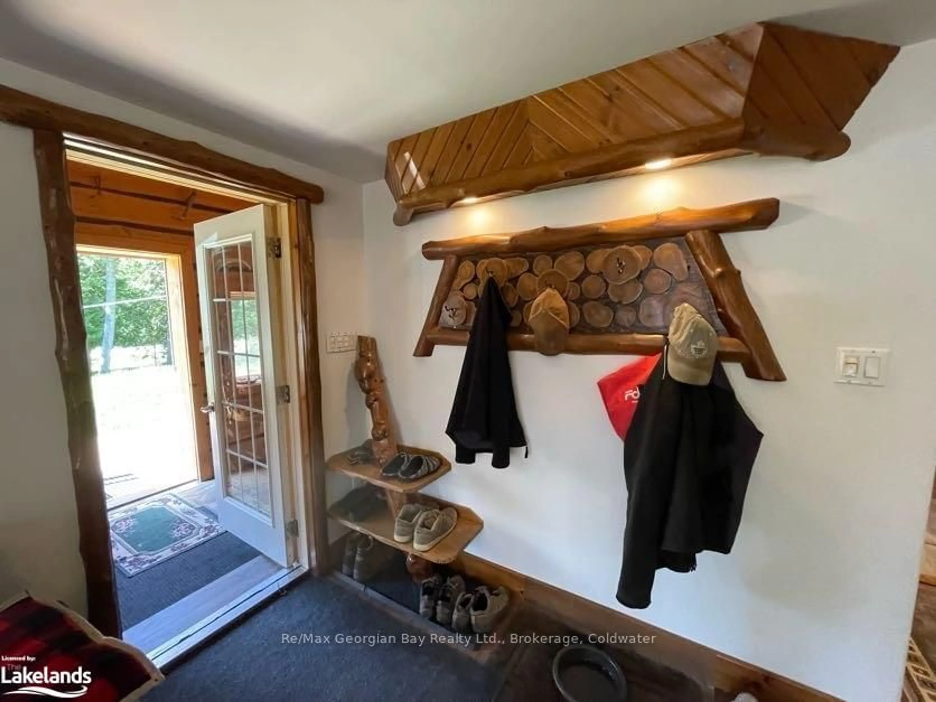 Indoor entryway, wood floors for 91 KING Rd, Tay Ontario L0K 2C0