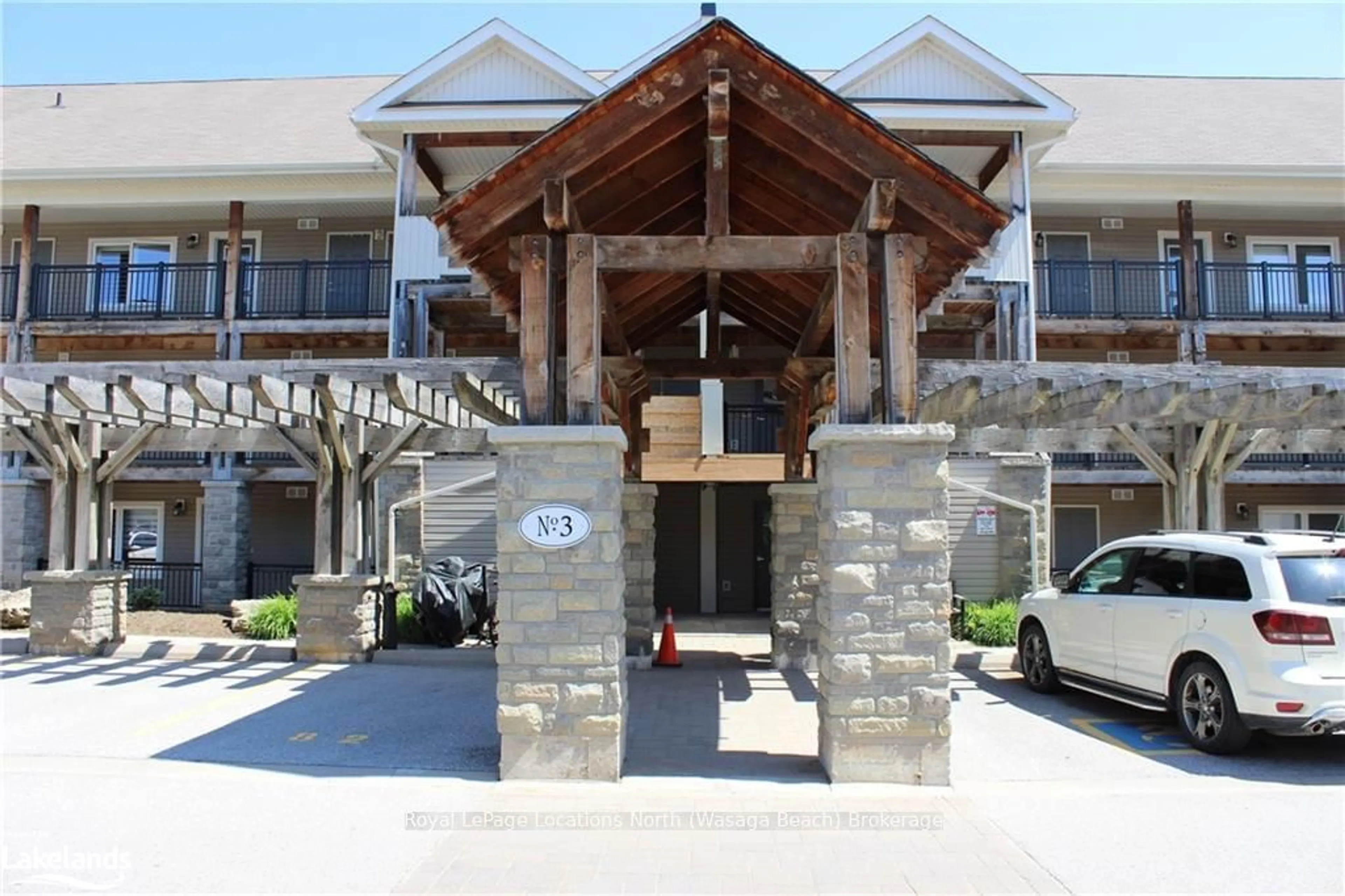 Indoor foyer for 3 BRANDY LANE Dr #107, Collingwood Ontario L9Y 0X4