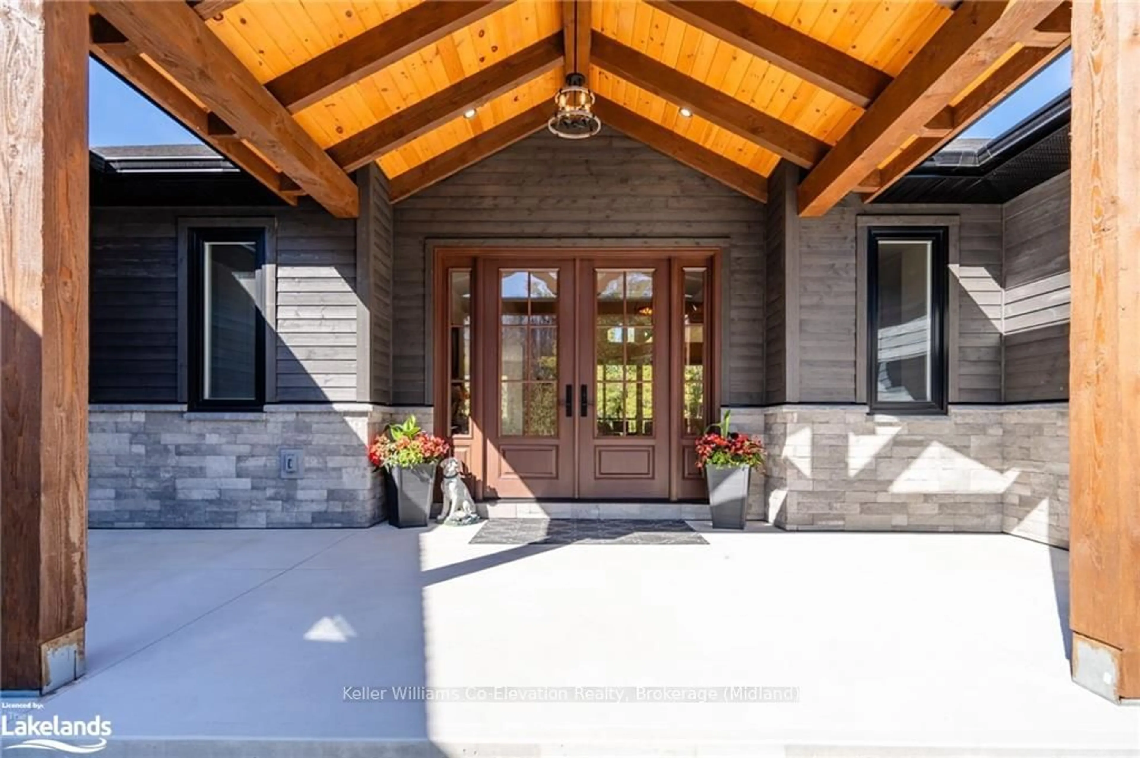 Indoor entryway, wood floors for 13199 16 COUNTY Rd, Severn Ontario L4R 2S1