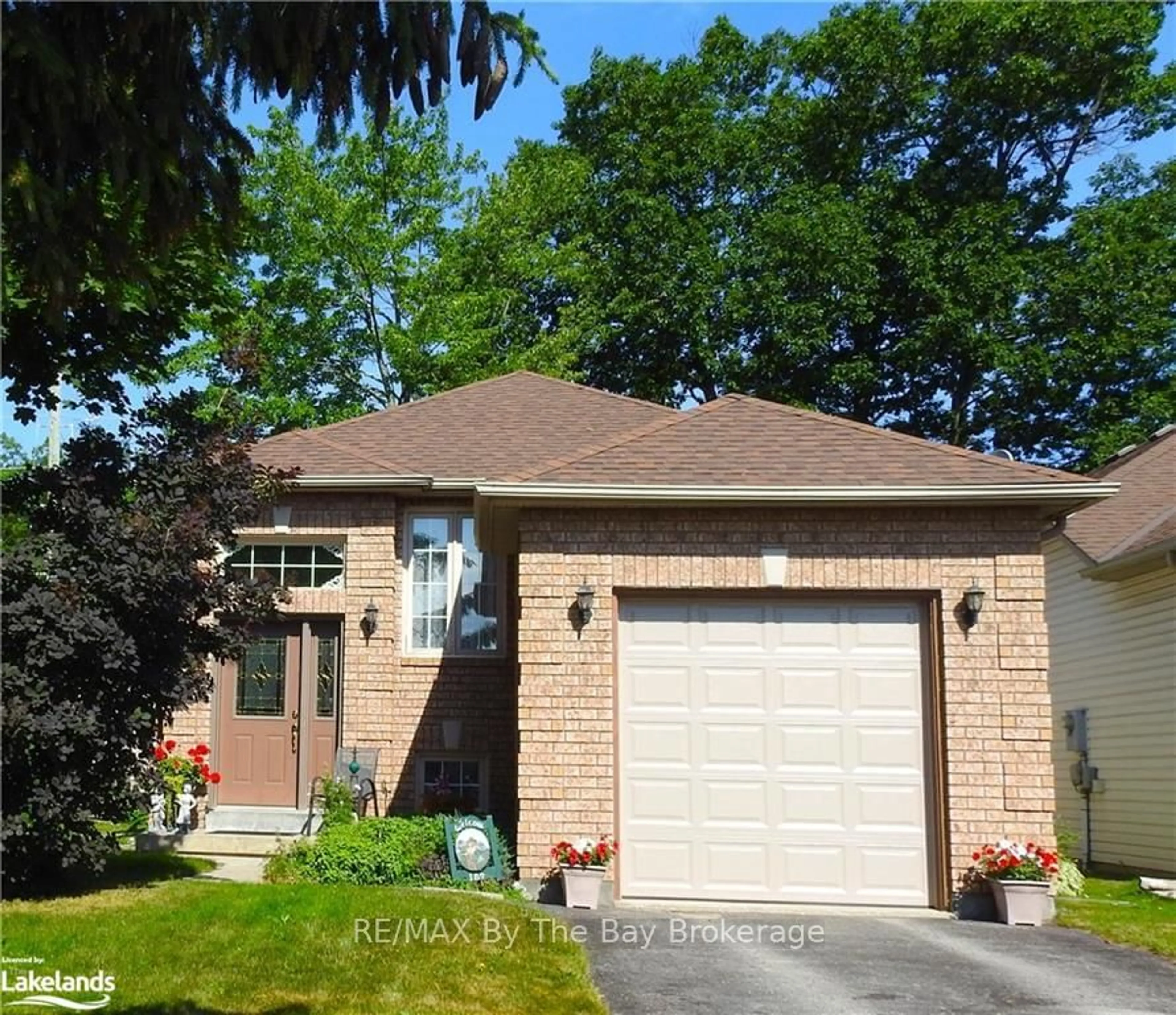 Home with brick exterior material for 189 DYER Dr, Wasaga Beach Ontario L9Z 1L9