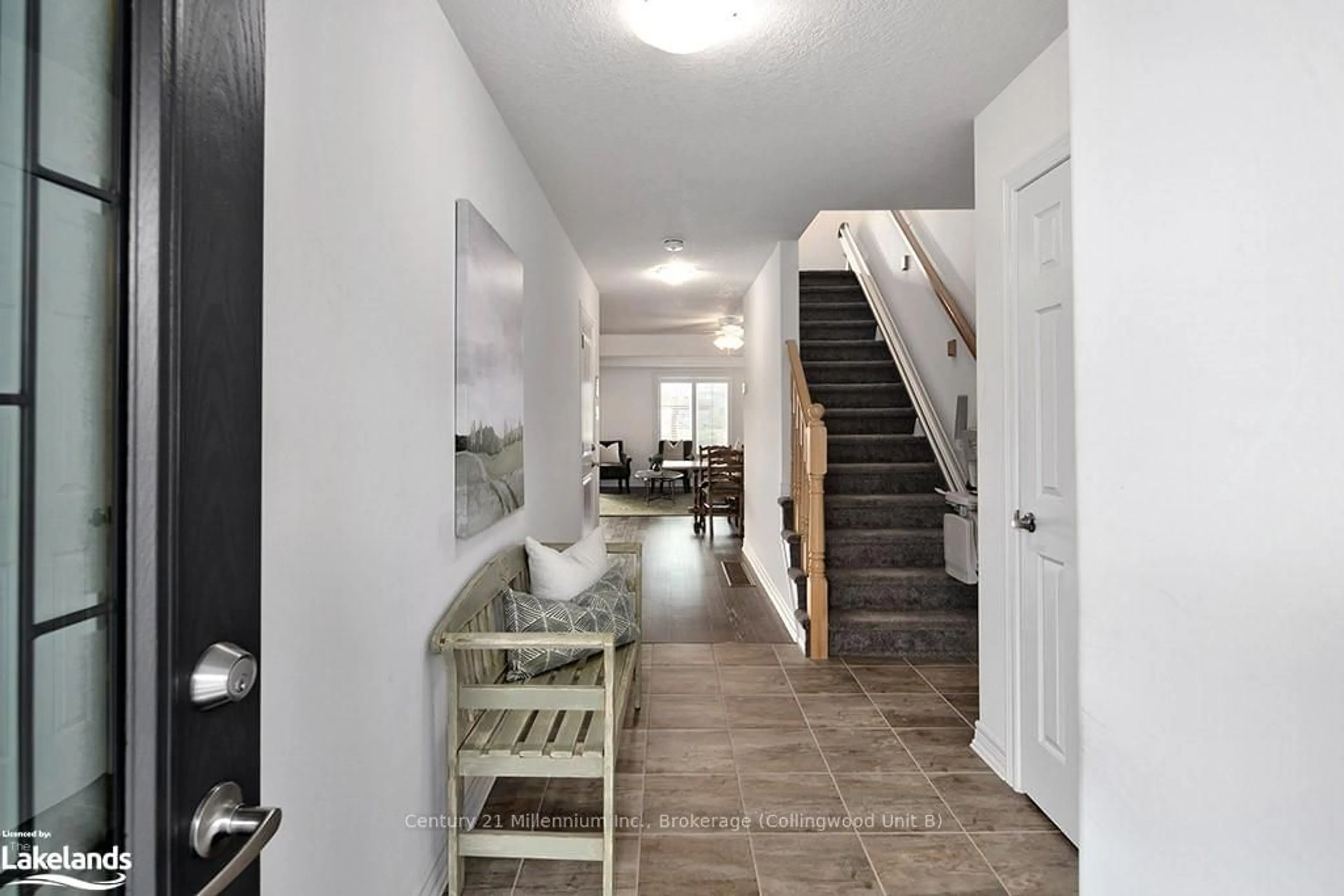 Indoor entryway, wood floors for 10 ARCHER Ave, Collingwood Ontario L9Y 3B7