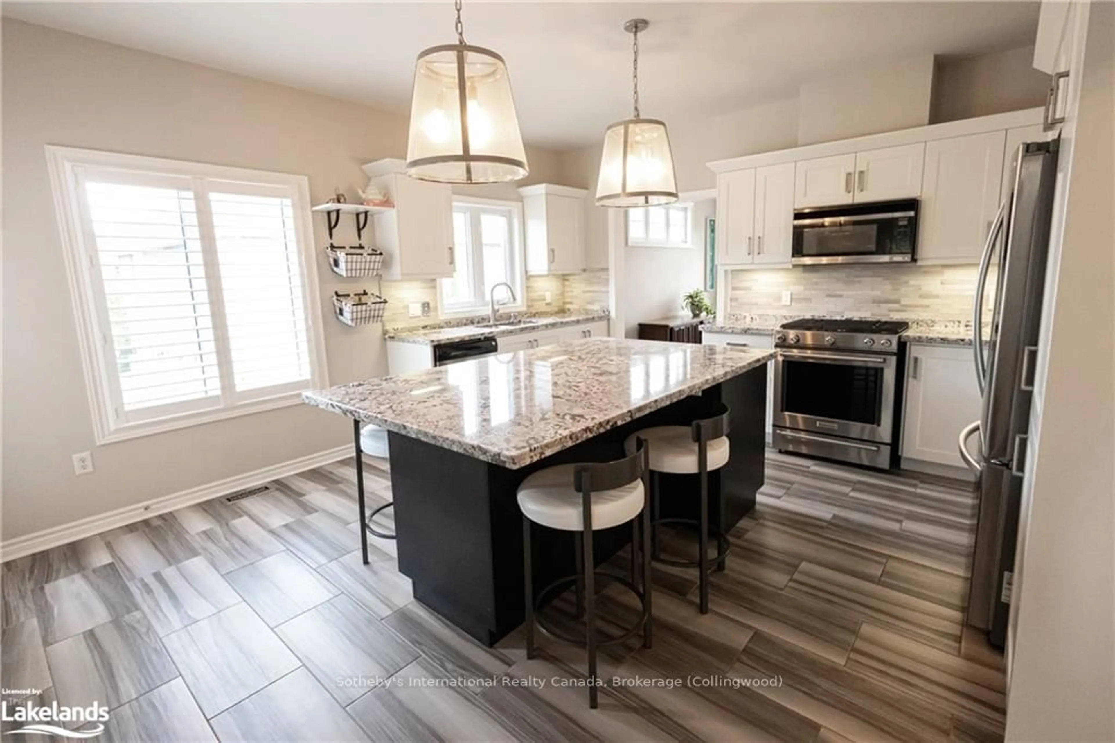 Open concept kitchen for 17 MAIR MILLS Dr, Collingwood Ontario L9Y 0A7