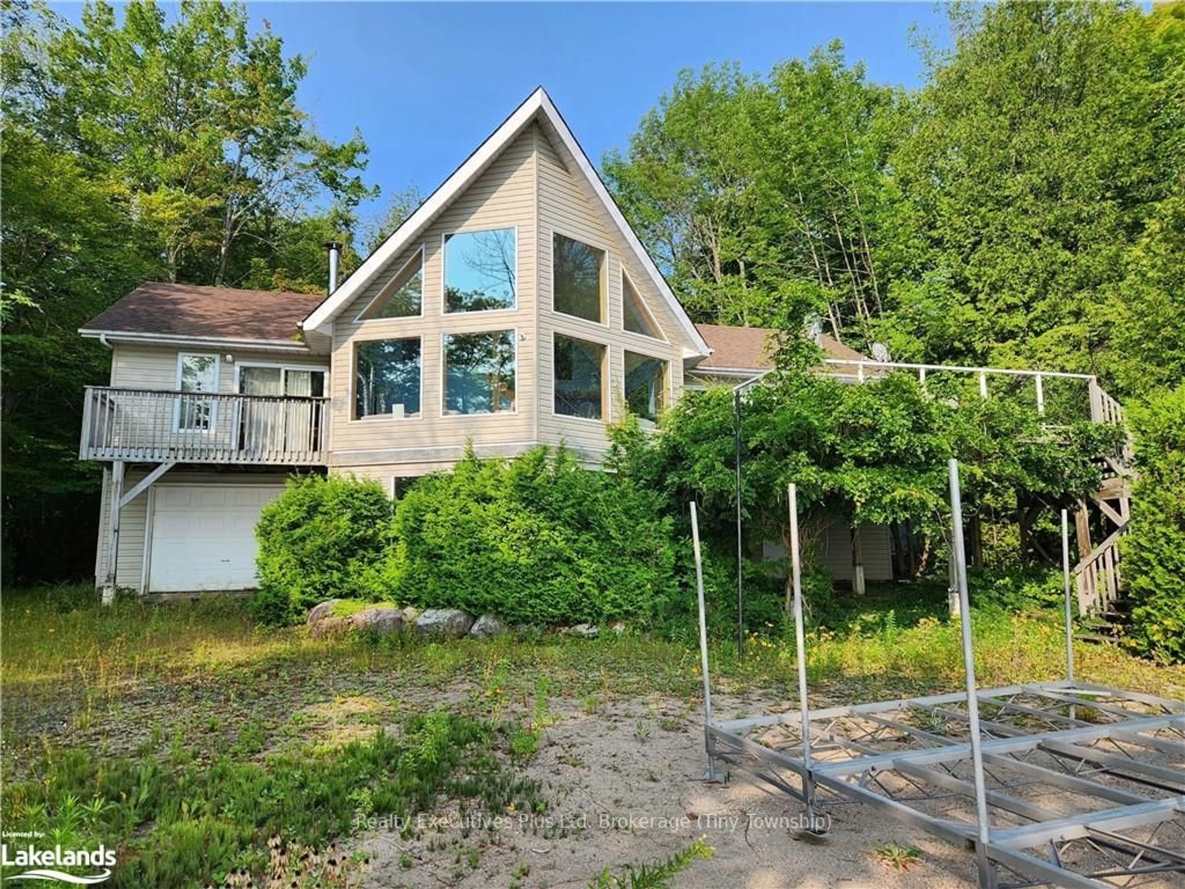 Frontside or backside of a home, cottage for 103 KCHI SIN MIIKAN, Christian Island 30 Ontario L9M 0A9