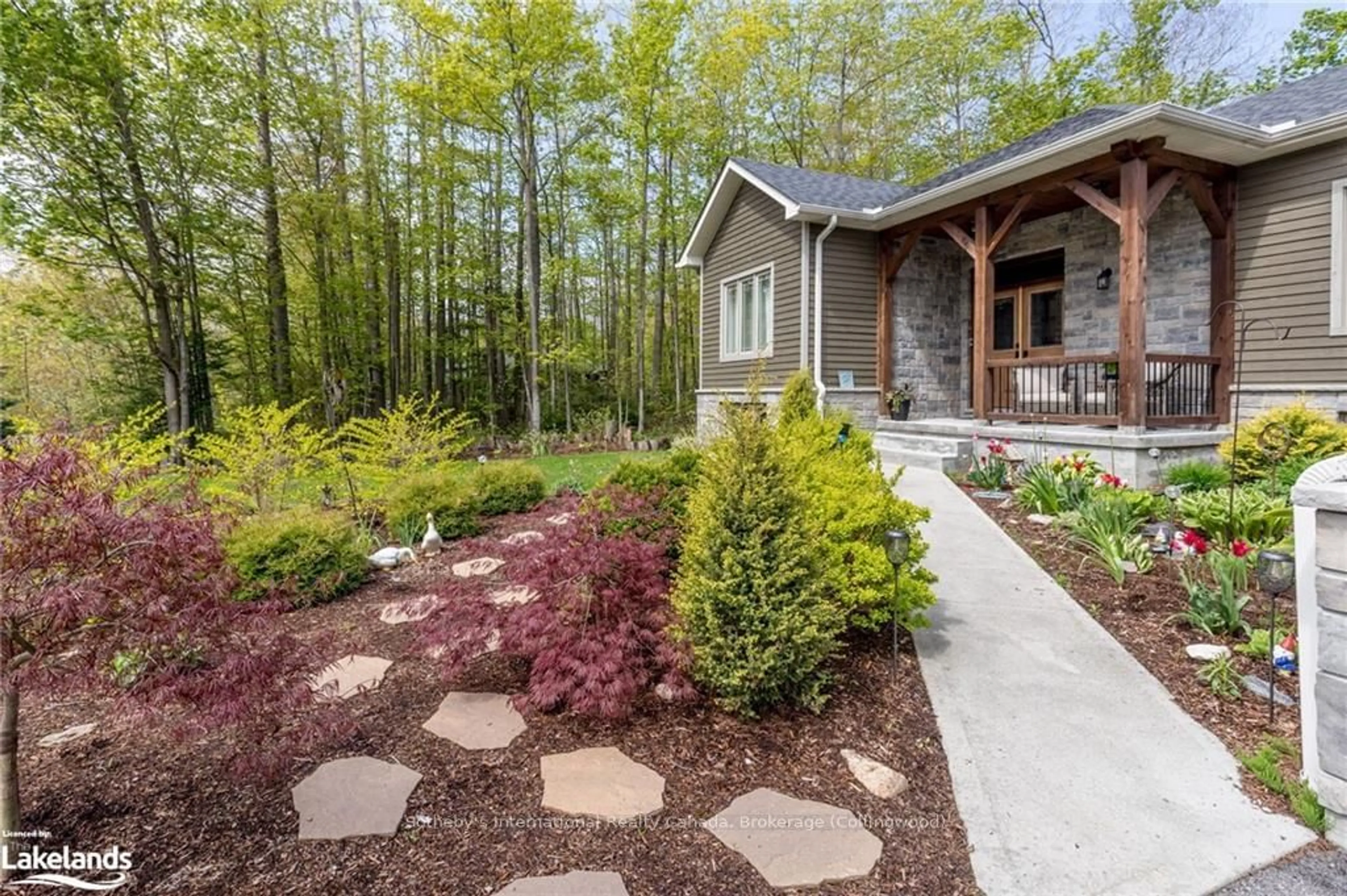 Patio, cottage for 32 PINECONE Ave, Tiny Ontario L9M 0J2