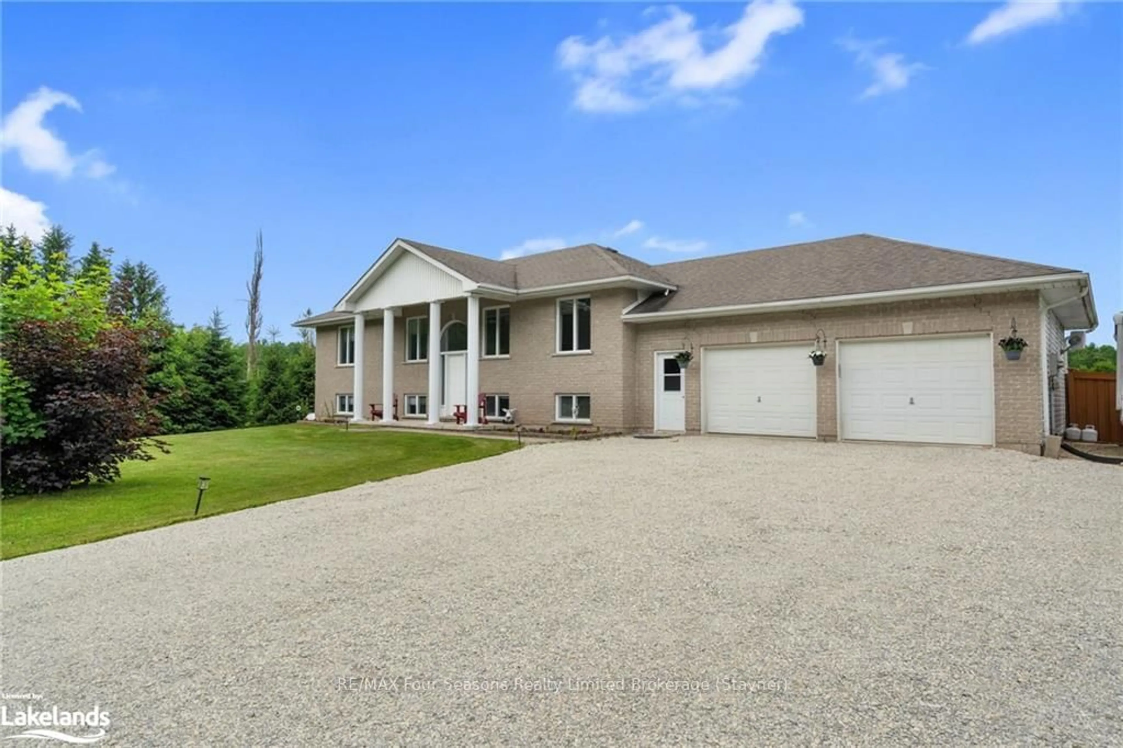 Frontside or backside of a home, cottage for 3354 3/4 SUNNIDALE Sdrd, Clearview Ontario L0M 1N0