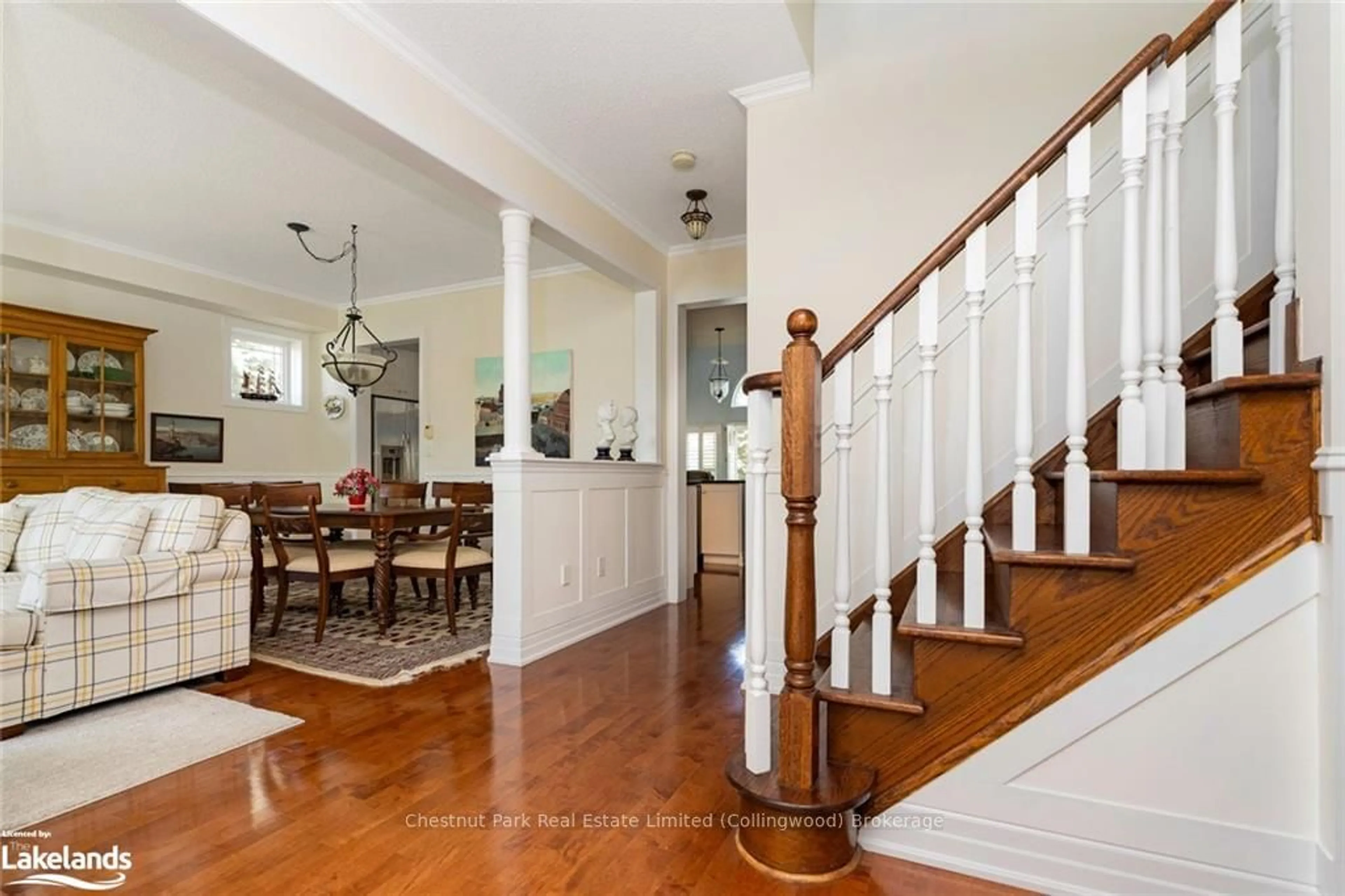 Indoor foyer, wood floors for 3 NORTH MAPLE St, Collingwood Ontario L9Y 0J7