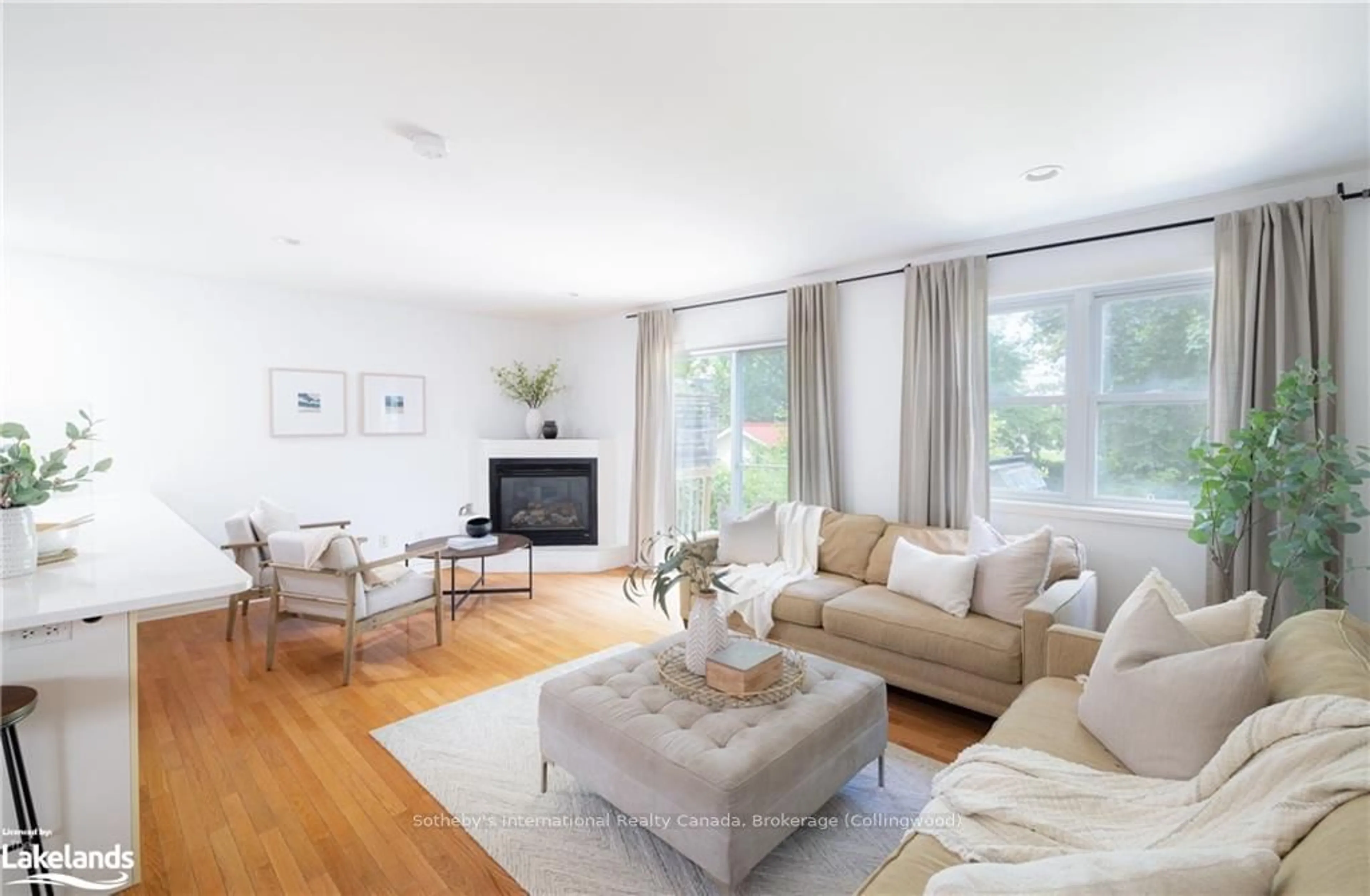 Living room, wood floors for 111 RODNEY St, Collingwood Ontario L9Y 1E2