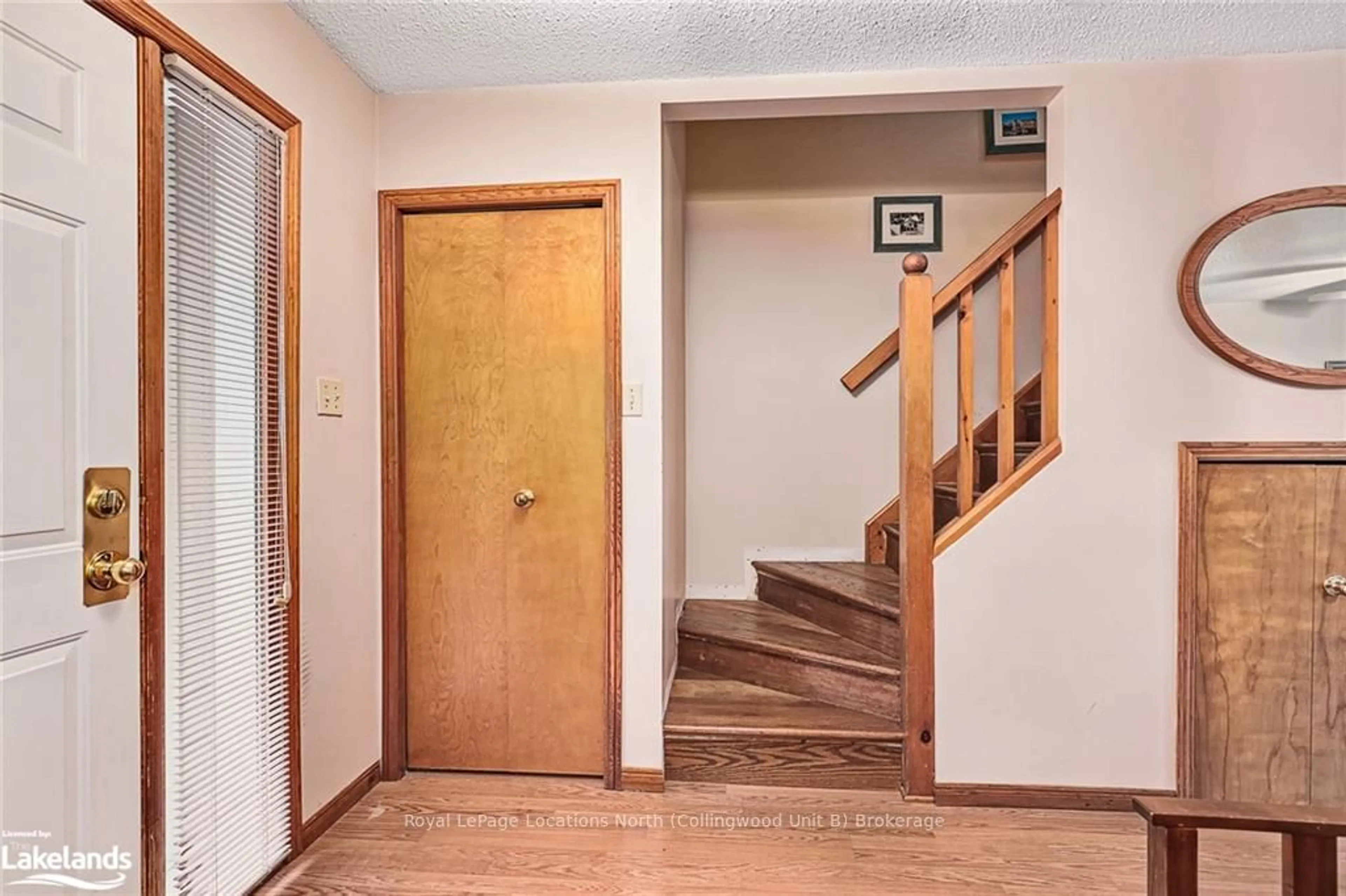 Indoor foyer, wood floors for 22 RAMBLINGS Way #61, Collingwood Ontario L9Y 5C6