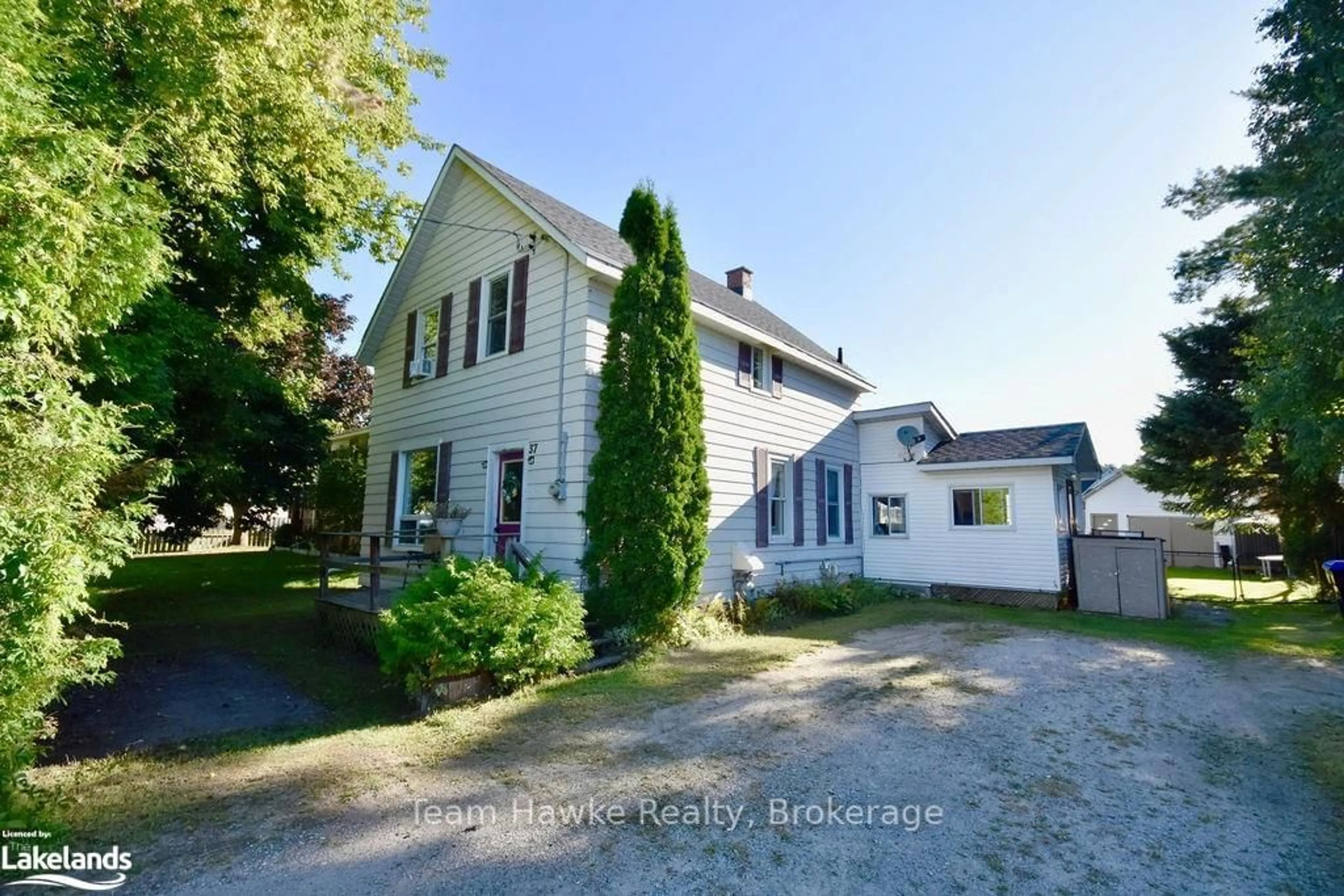 Frontside or backside of a home, cottage for 37 CHATHAM St, Penetanguishene Ontario L9M 1C1