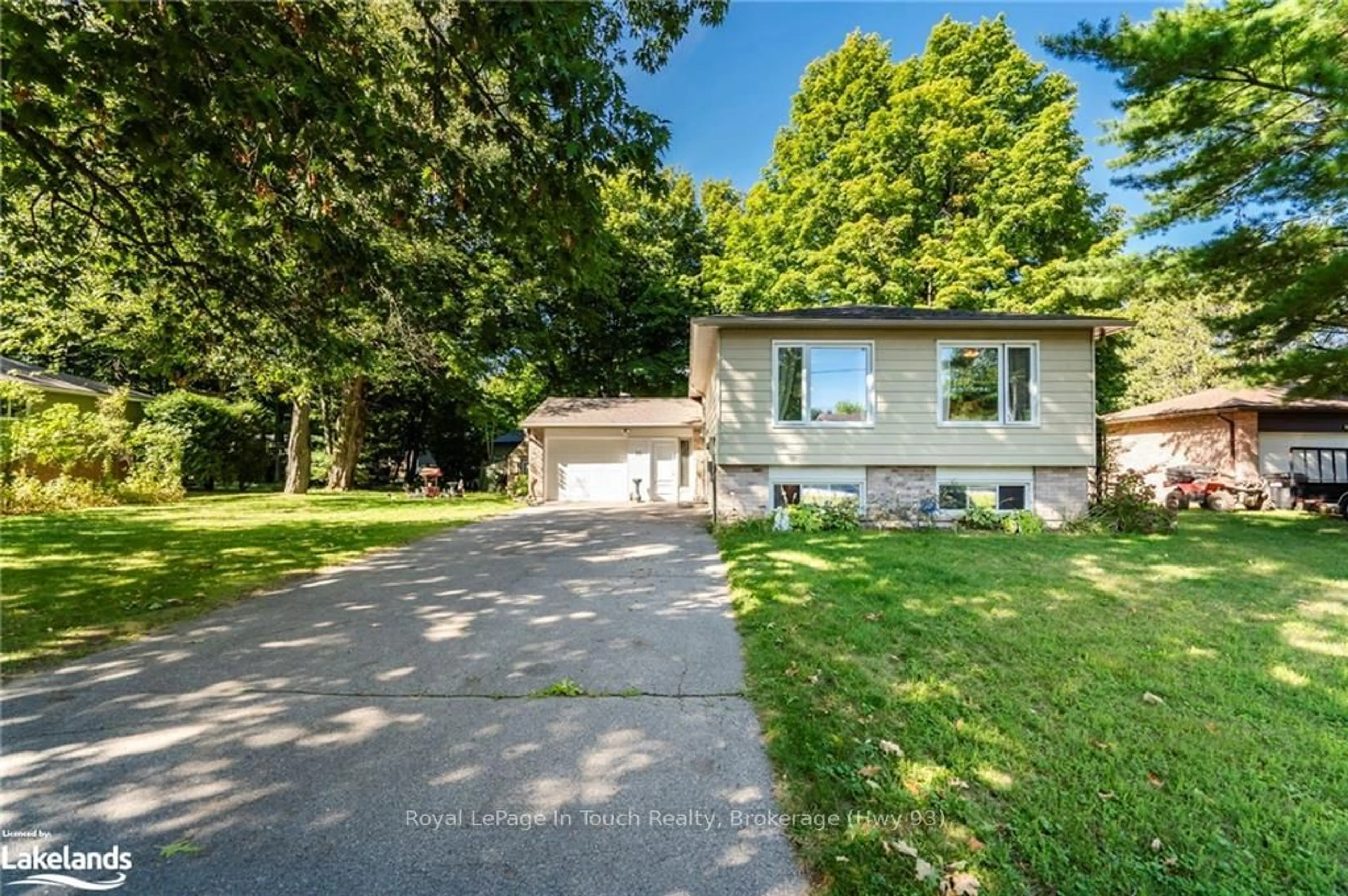 Frontside or backside of a home, the street view for 35 DORCAS Ave, Tiny Ontario L0L 2T0