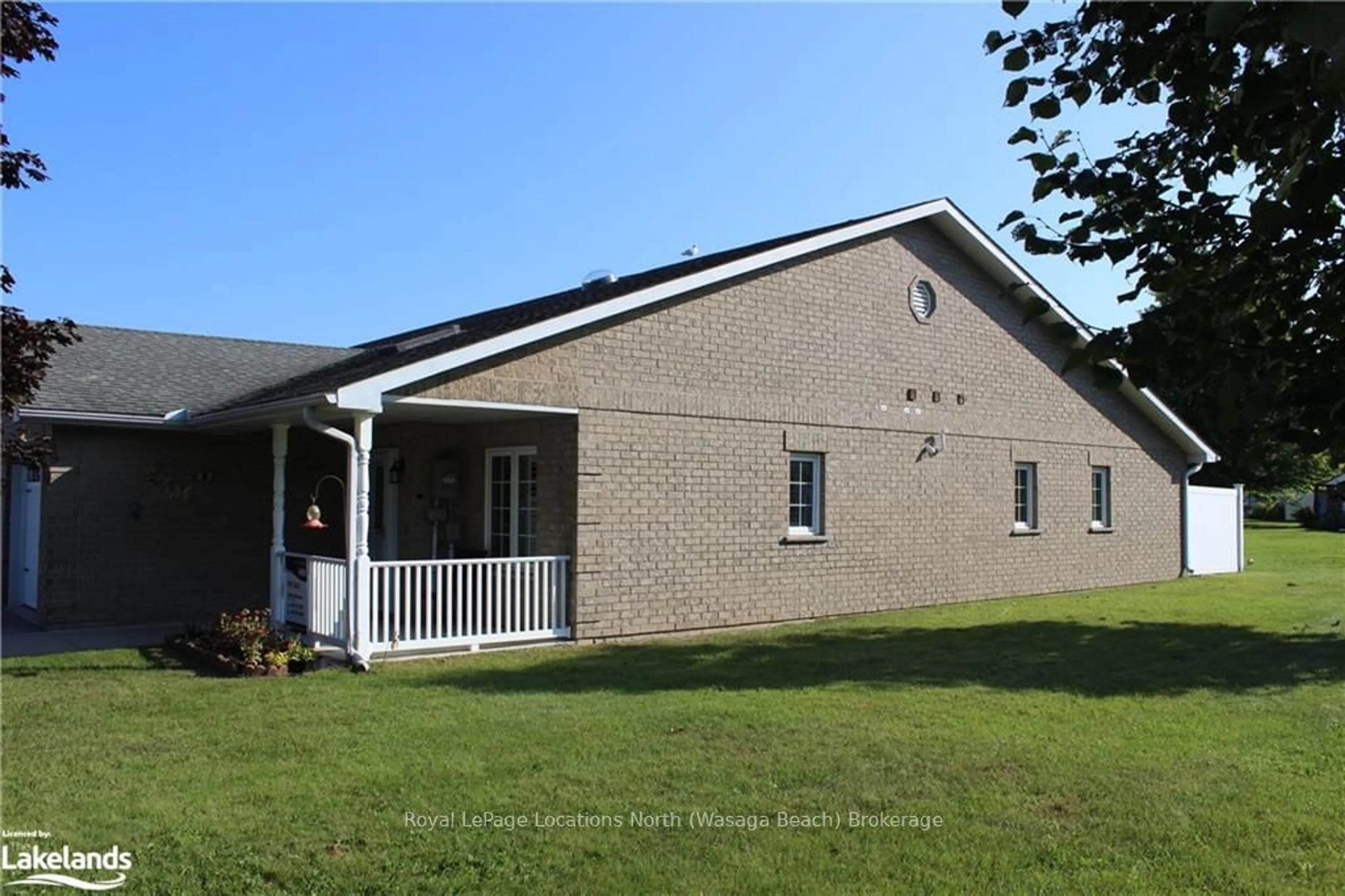 Frontside or backside of a home, the front or back of building for 144 MEADOW Lane, Wasaga Beach Ontario L9Z 0A4