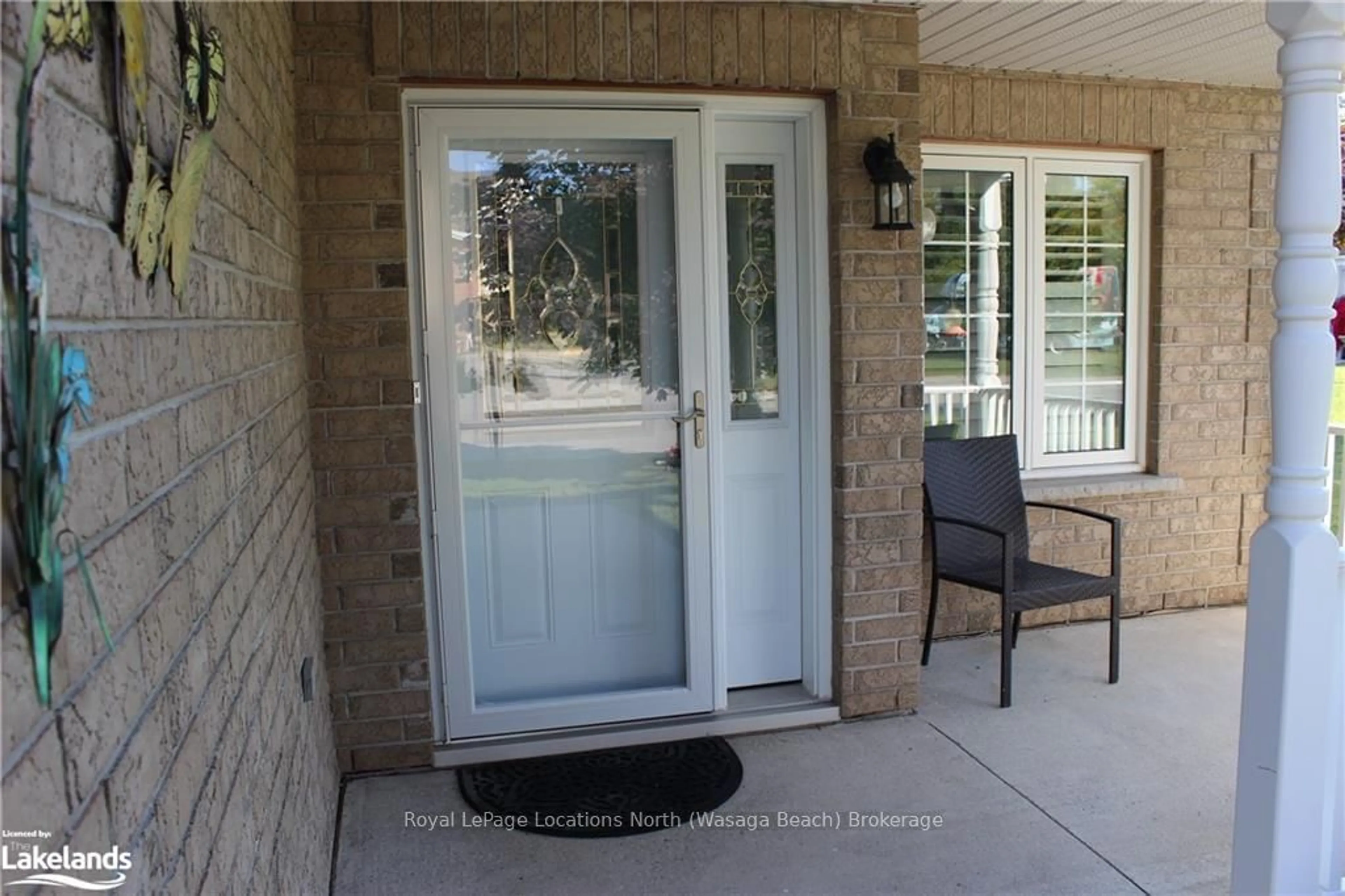 Indoor entryway, wood floors for 144 MEADOW Lane, Wasaga Beach Ontario L9Z 0A4