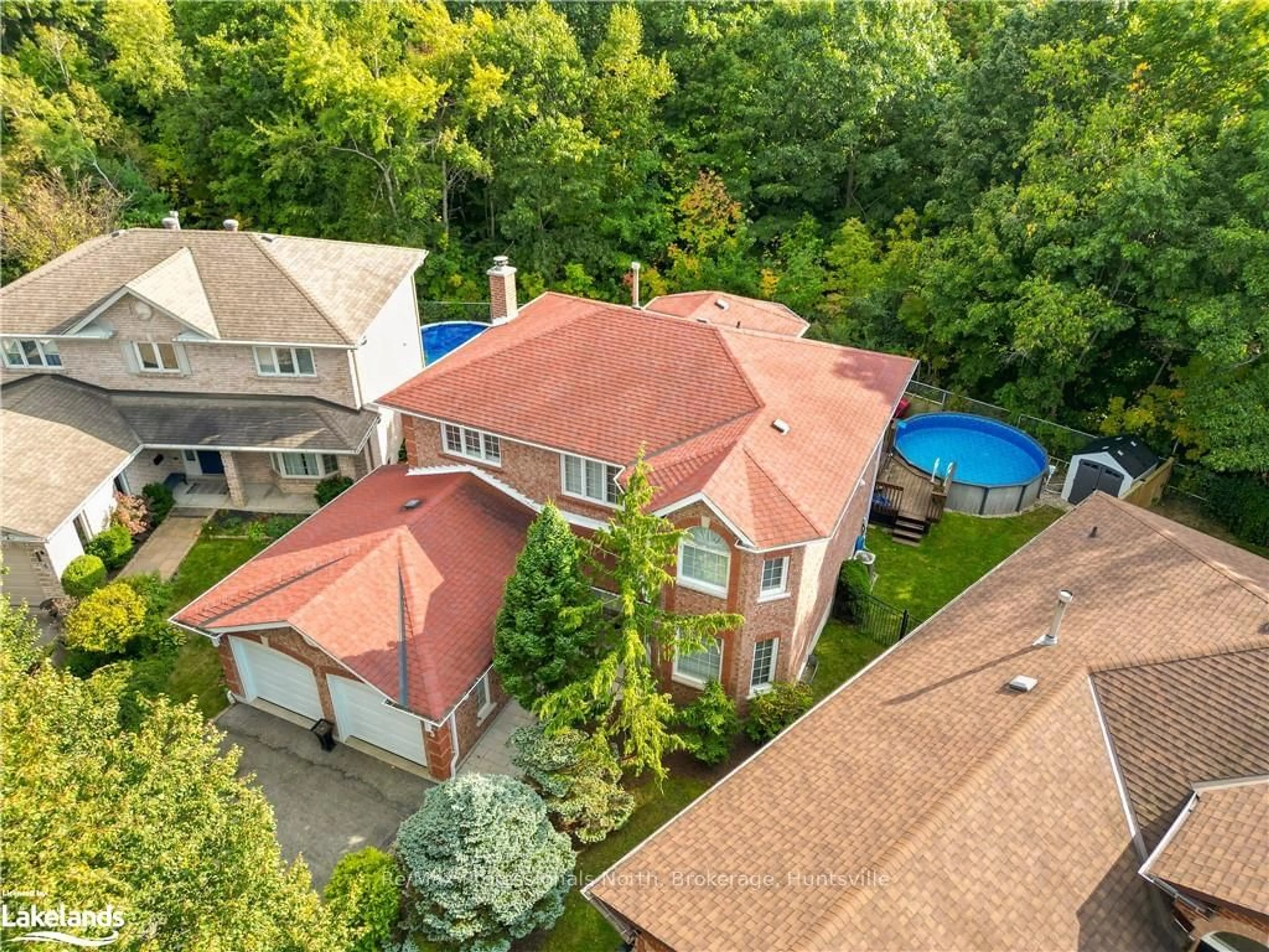 Frontside or backside of a home, the street view for 5 MCCUTCHEON Crt, Barrie Ontario L4N 7C6