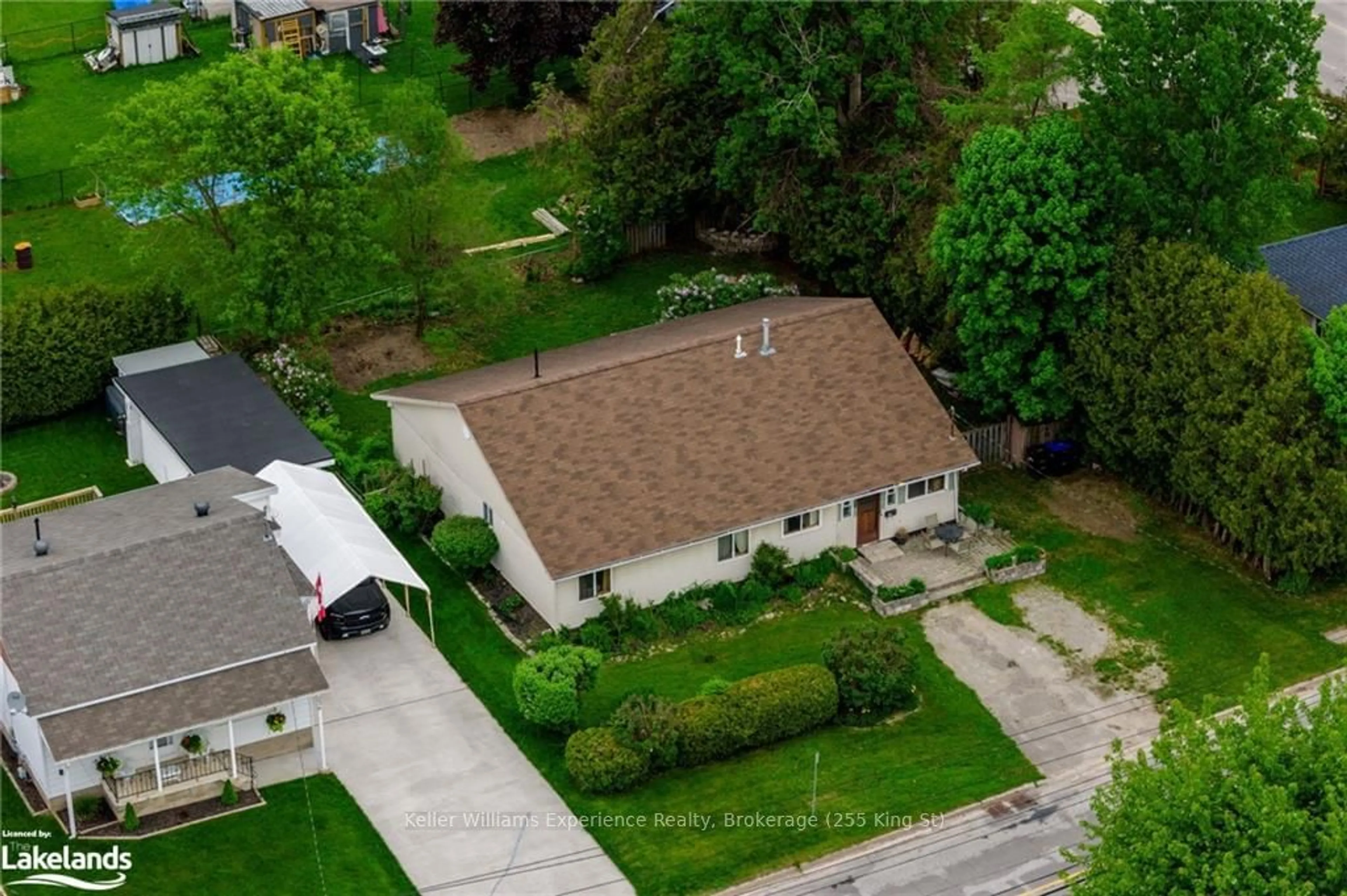 Frontside or backside of a home, cottage for 230 ELIZABETH St, Midland Ontario L4R 1Y4