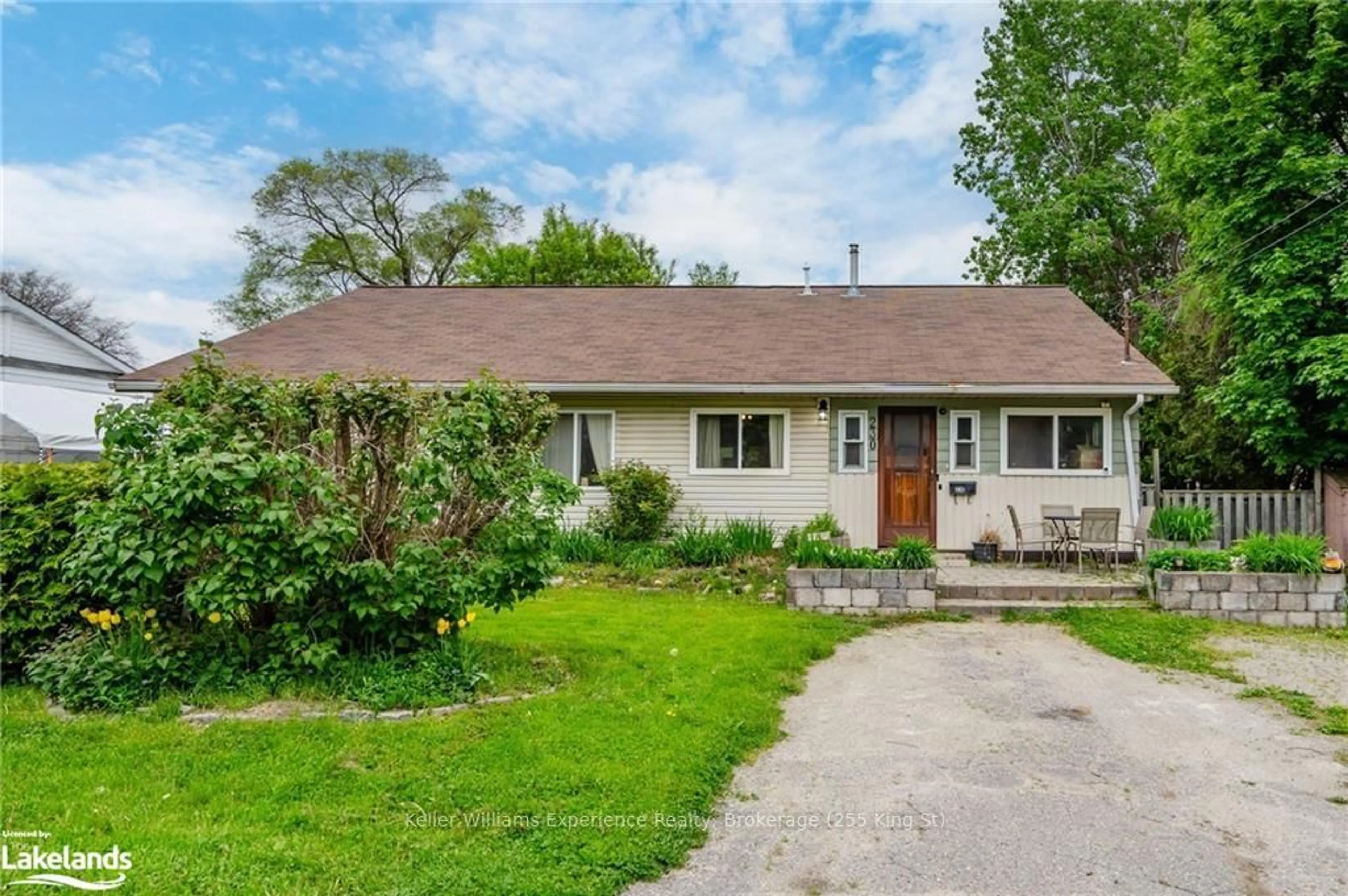 Frontside or backside of a home, cottage for 230 ELIZABETH St, Midland Ontario L4R 1Y4