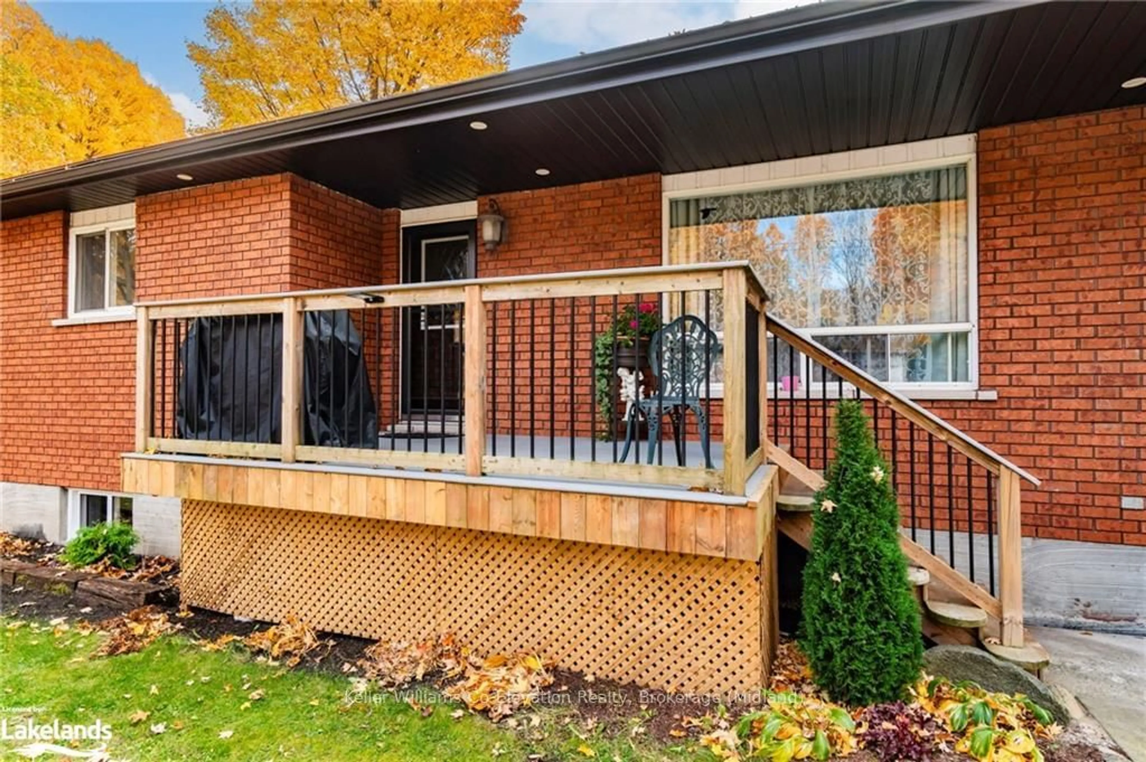 Home with brick exterior material for 15 MUNDY Ave, Tiny Ontario L9M 0B5