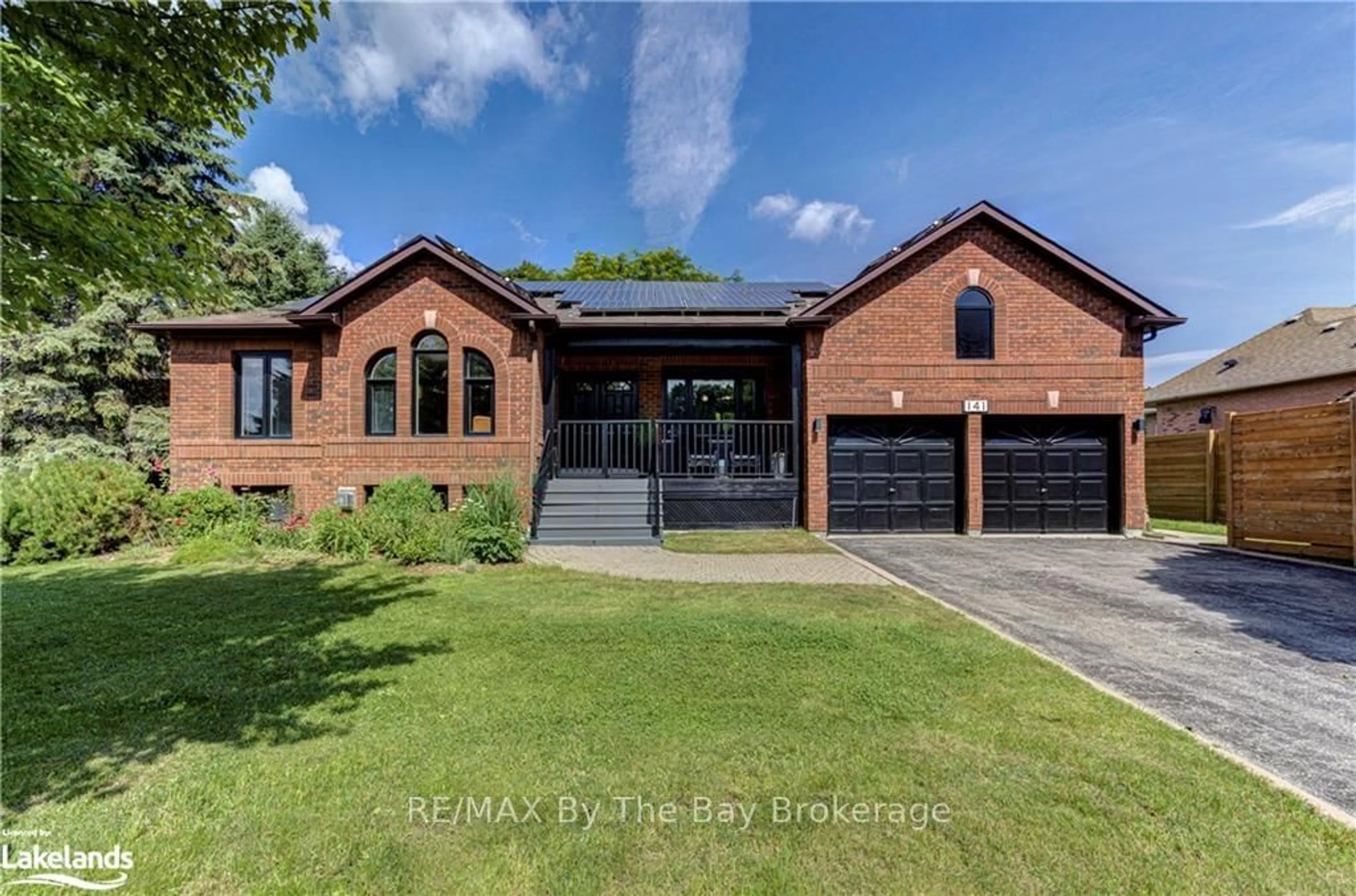 Home with brick exterior material for 141 WASAGA SANDS Dr, Wasaga Beach Ontario L9Z 1H9