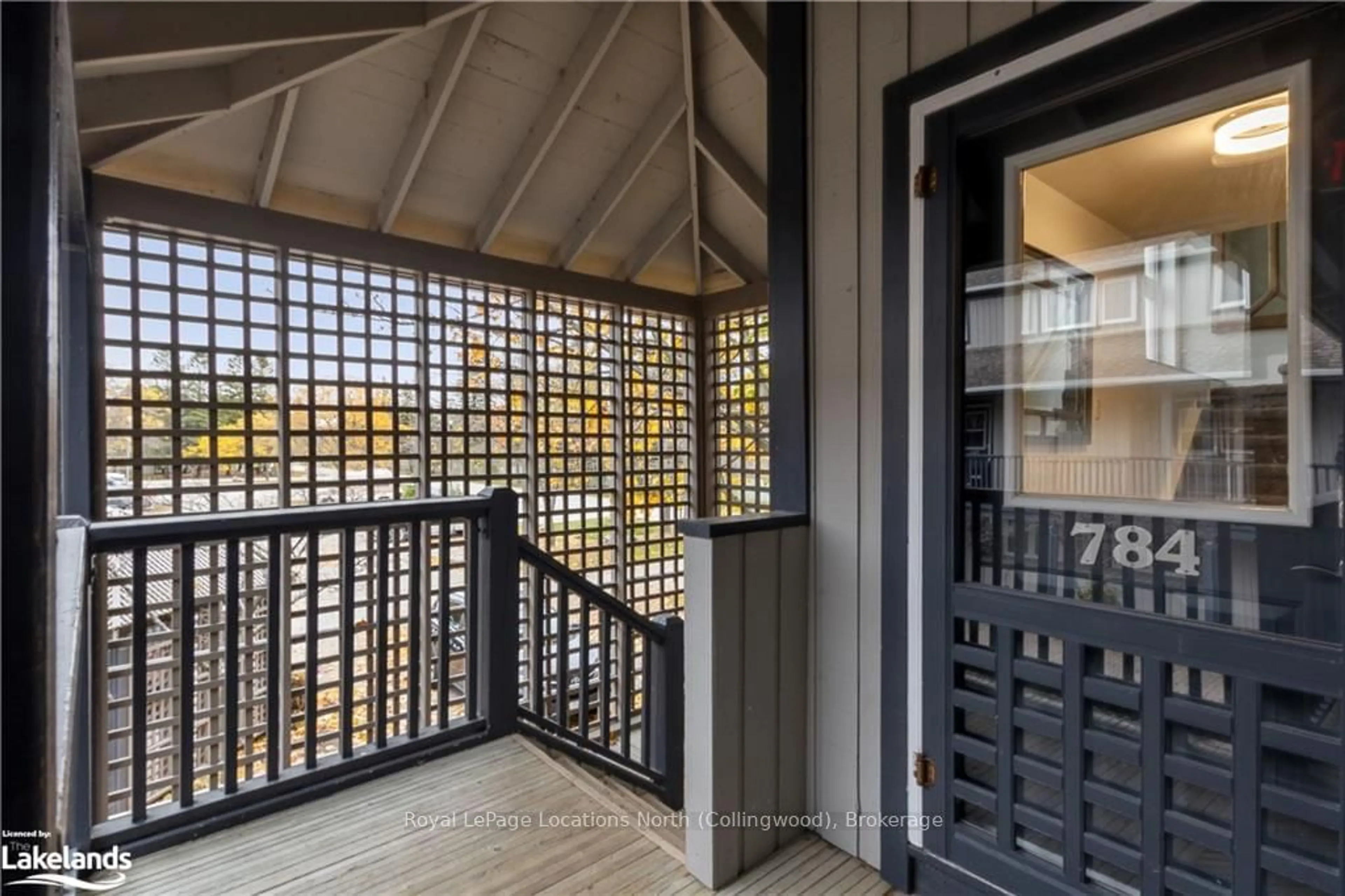 Indoor entryway, wood floors for 784 JOHNSTON PARK Ave, Collingwood Ontario L9Y 5C7