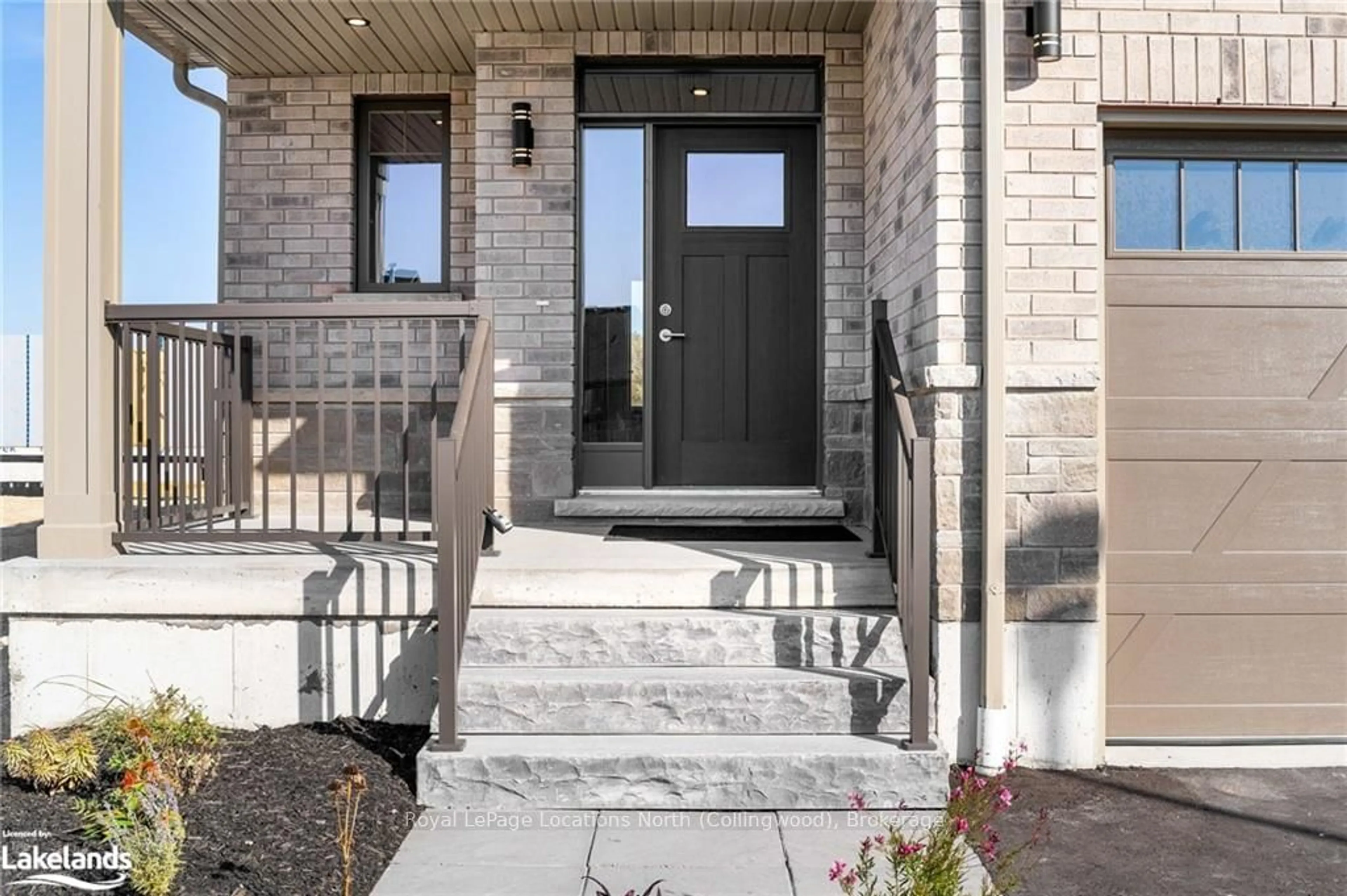 Indoor entryway, cement floor for 11 SWAIN Cres, Collingwood Ontario L9Y 2L3