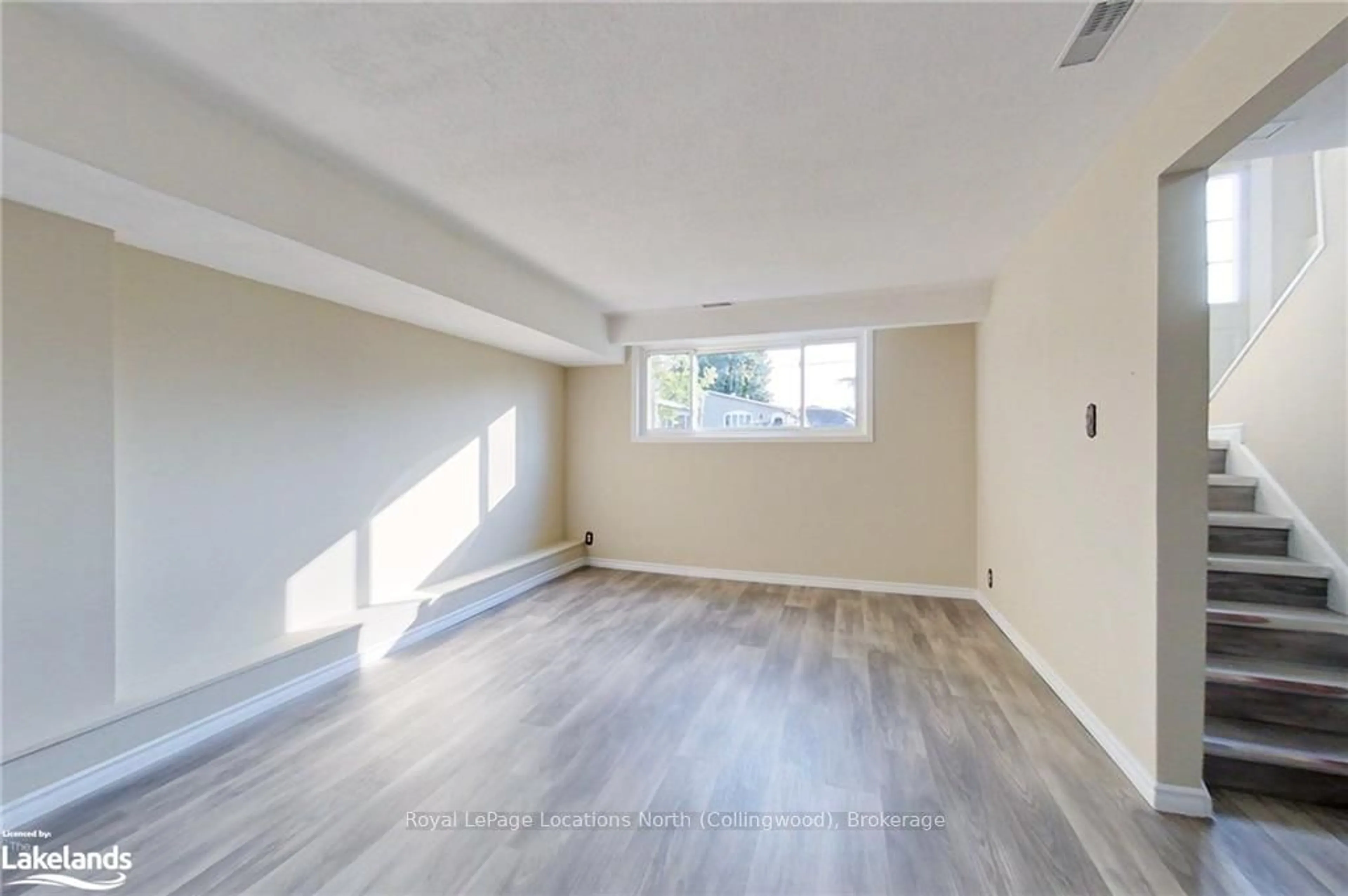 A pic of a room, wood floors for 646 OAK St, Collingwood Ontario L9Y 2Z8