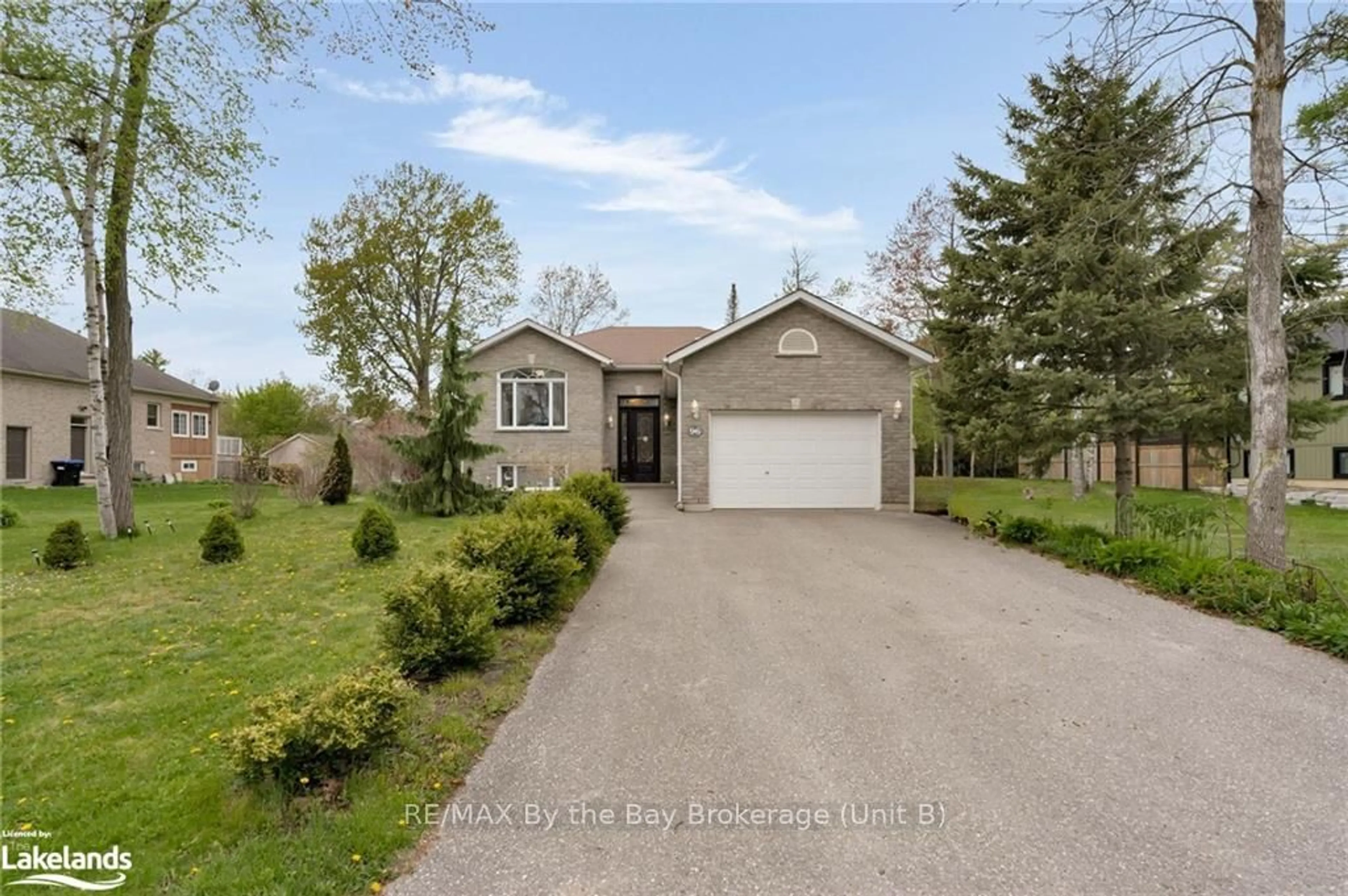 Frontside or backside of a home, cottage for 96 46TH St, Wasaga Beach Ontario L9Z 1Y7