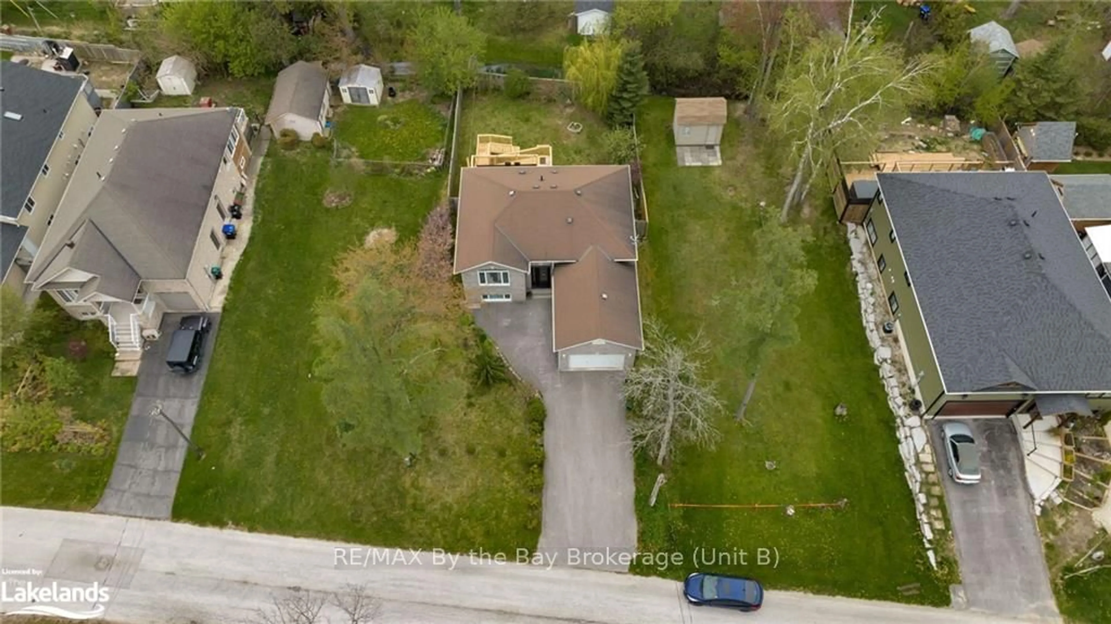 Frontside or backside of a home, the street view for 96 46TH St, Wasaga Beach Ontario L9Z 1Y7