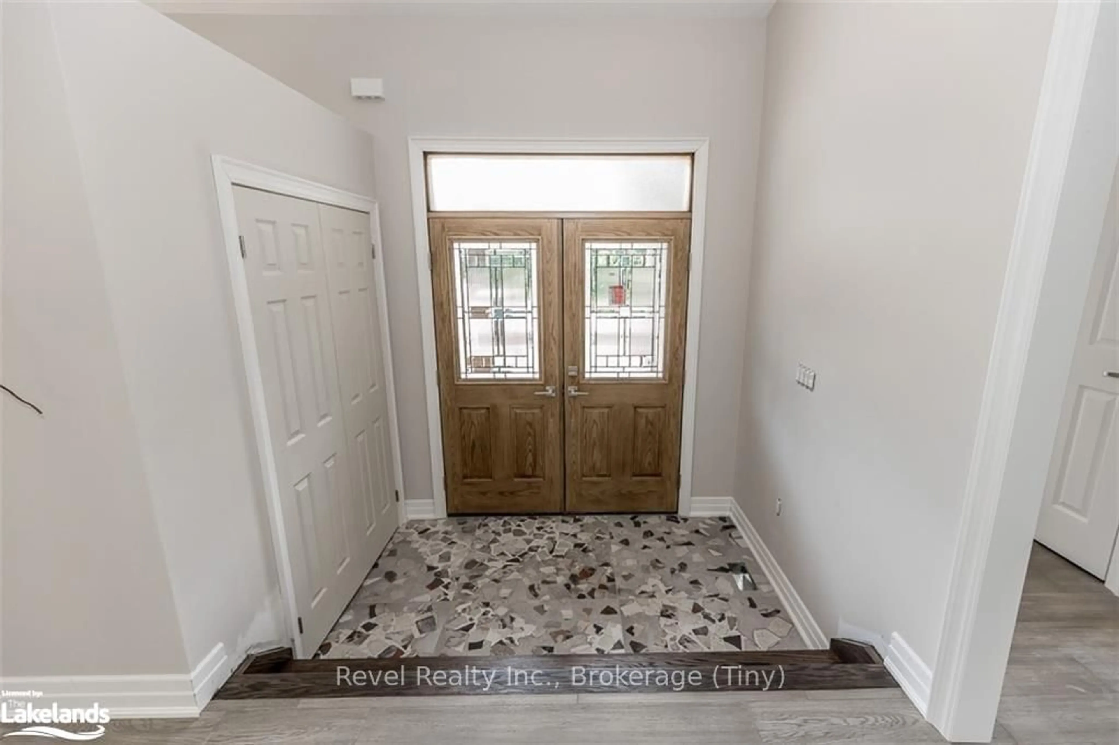 Indoor entryway, wood floors for LOT 13 VOYAGEUR Dr, Tiny Ontario L9M 1R2