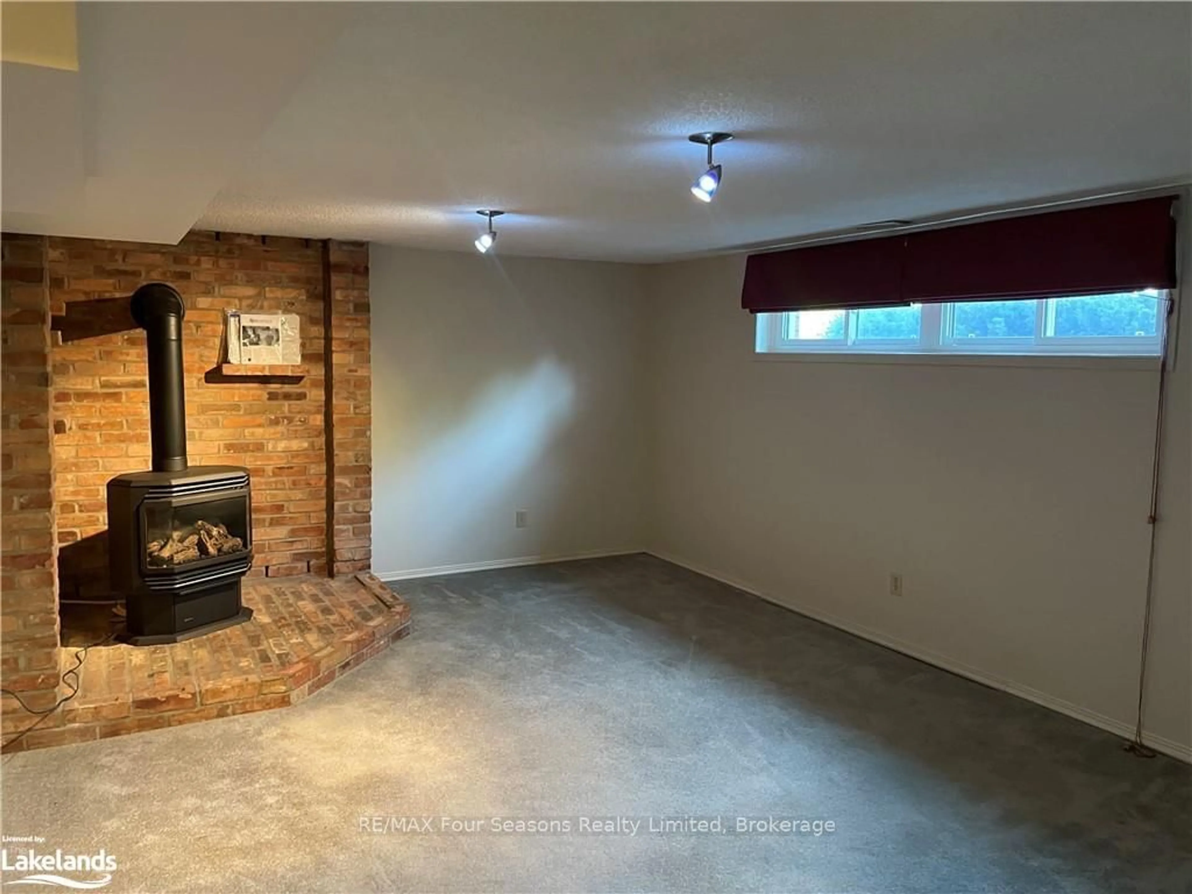 A pic of a room, cement floor for 97 LOCKHART Rd, Collingwood Ontario L9Y 4M5