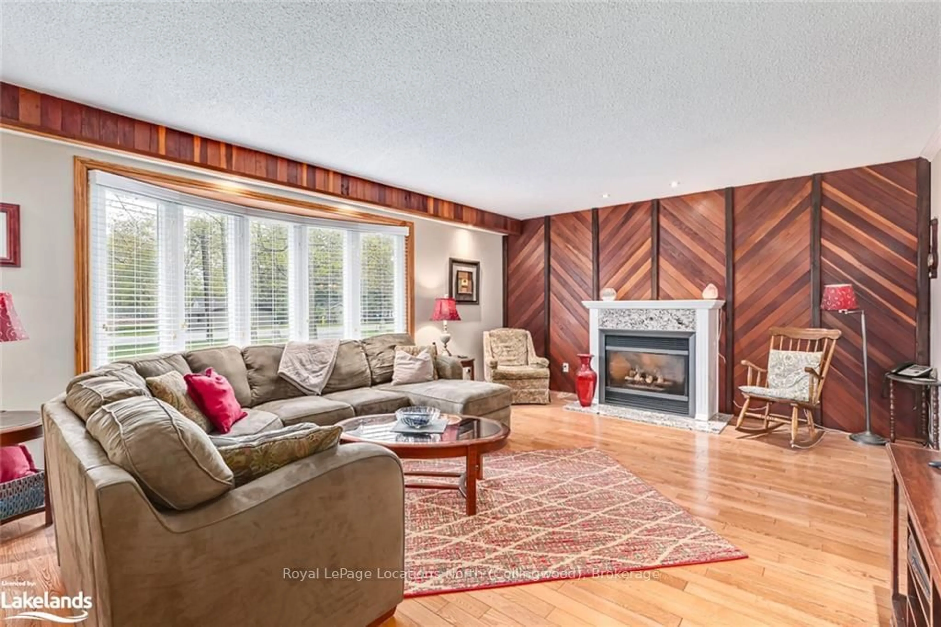 Living room, wood floors for 239 OXBOW PARK Dr, Wasaga Beach Ontario L9Z 2V7