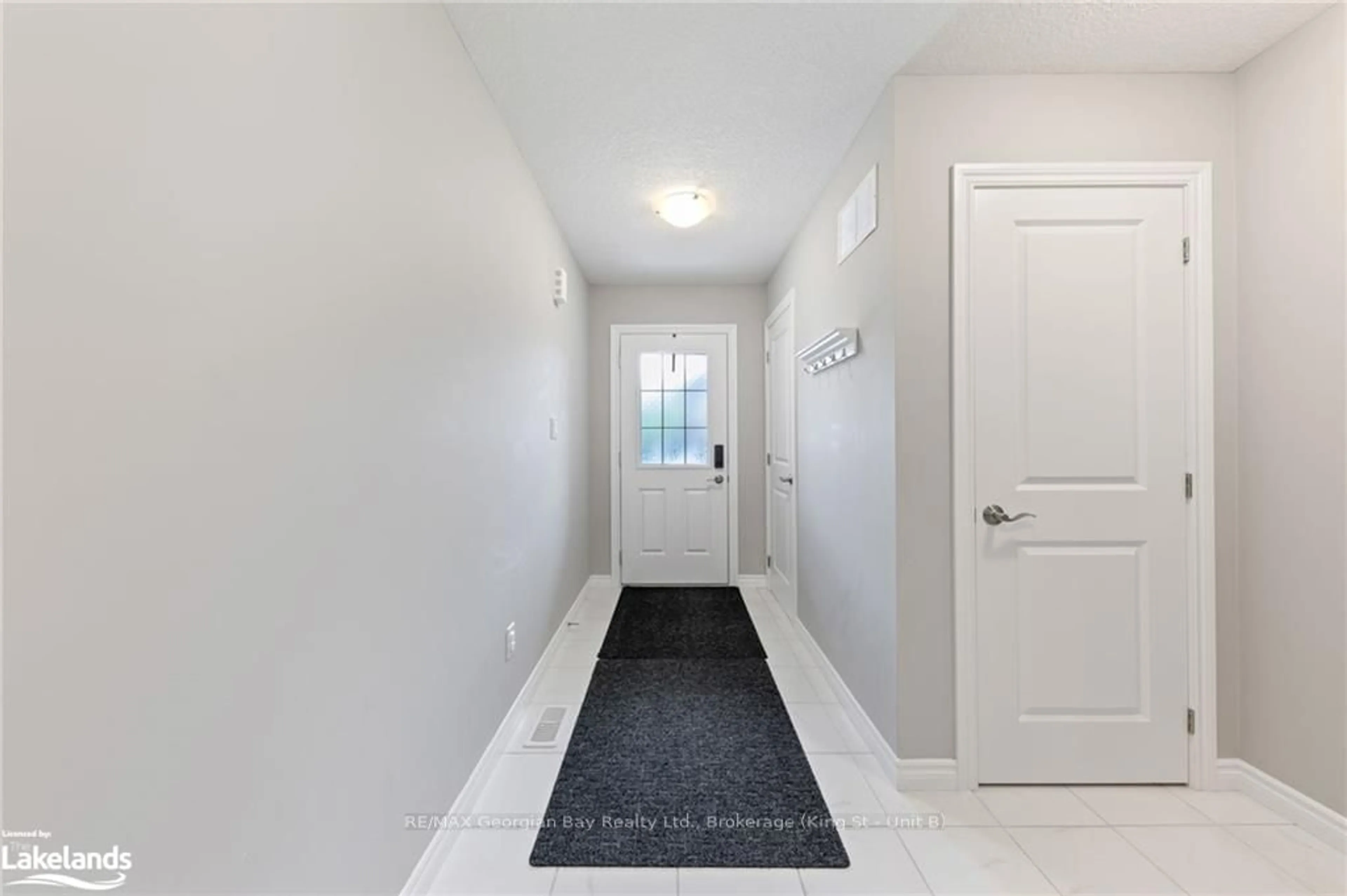 Indoor entryway, not visible floor for 964 WRIGHT Dr, Midland Ontario L4R 0E3