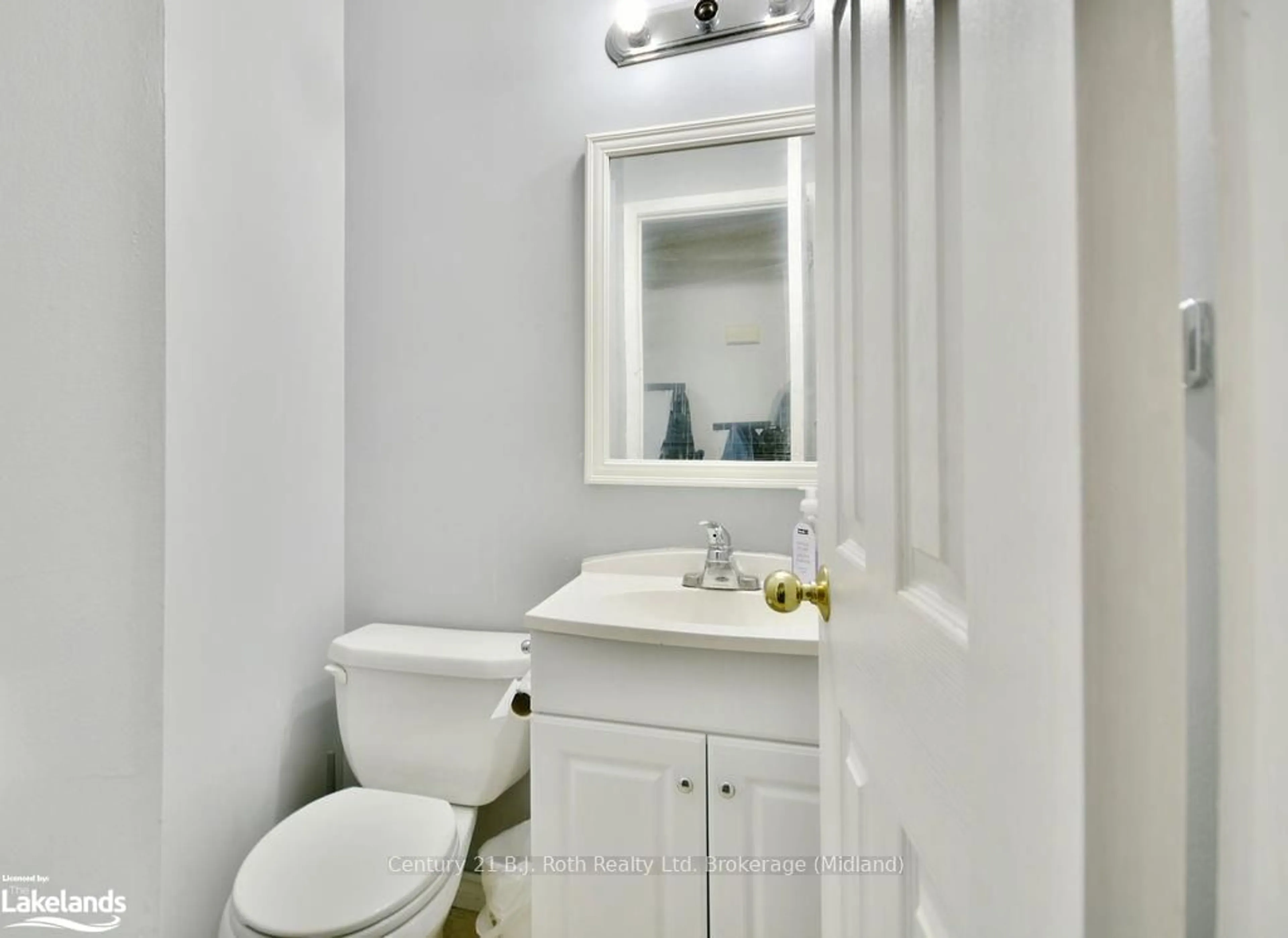 Standard bathroom, not visible floor for 441 BARRIE Rd #7, Orillia Ontario L3V 6T9