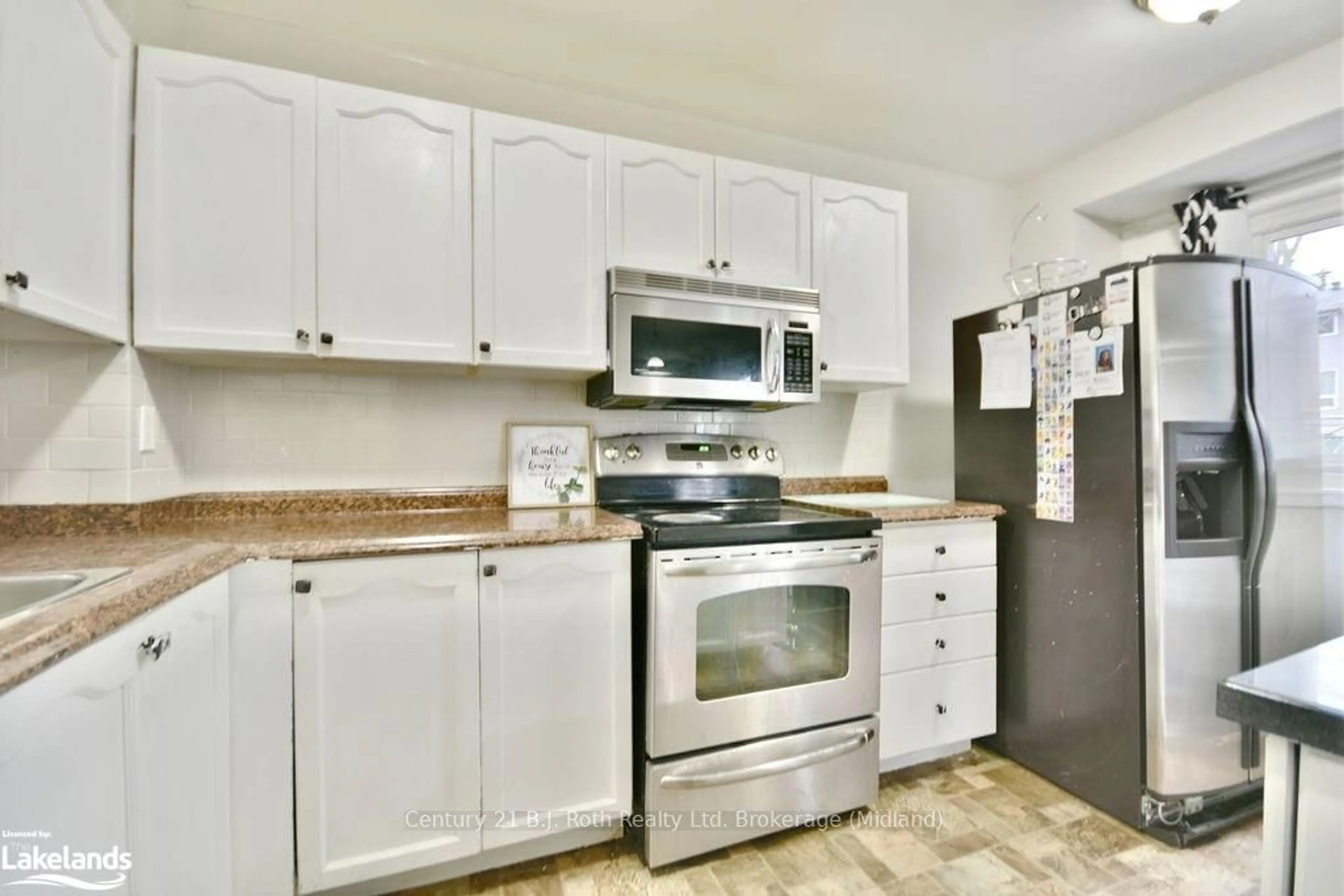 Standard kitchen, wood floors, cottage for 441 BARRIE Rd #7, Orillia Ontario L3V 6T9