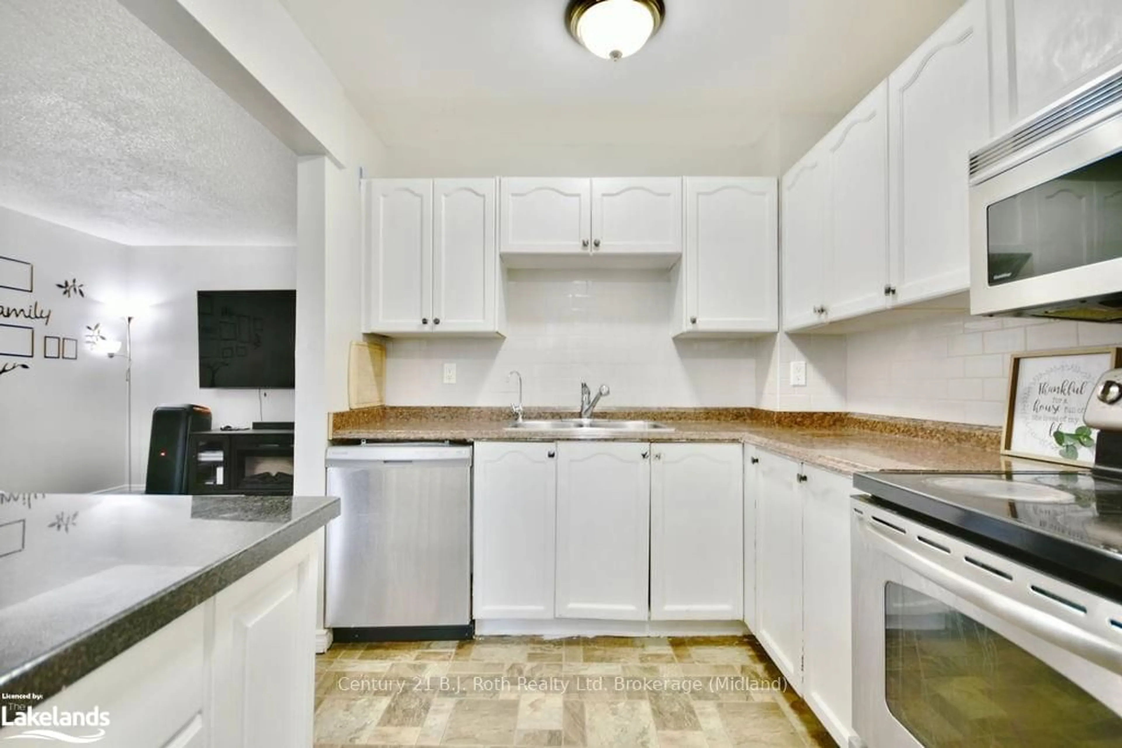 Standard kitchen, not visible floor, cottage for 441 BARRIE Rd #7, Orillia Ontario L3V 6T9