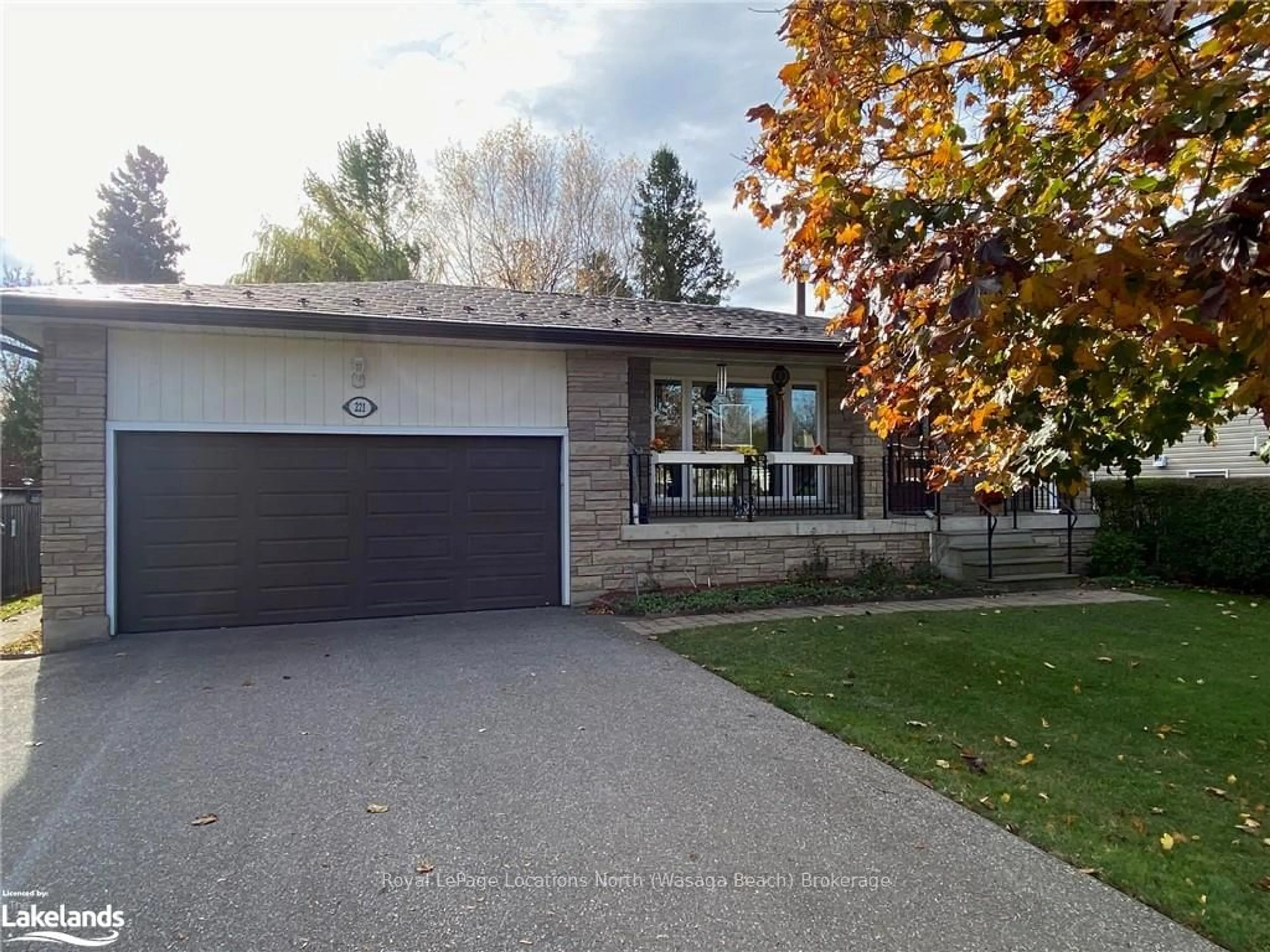 Frontside or backside of a home, the street view for 221 JOHN STREET, Clearview Ontario L0M 1S0