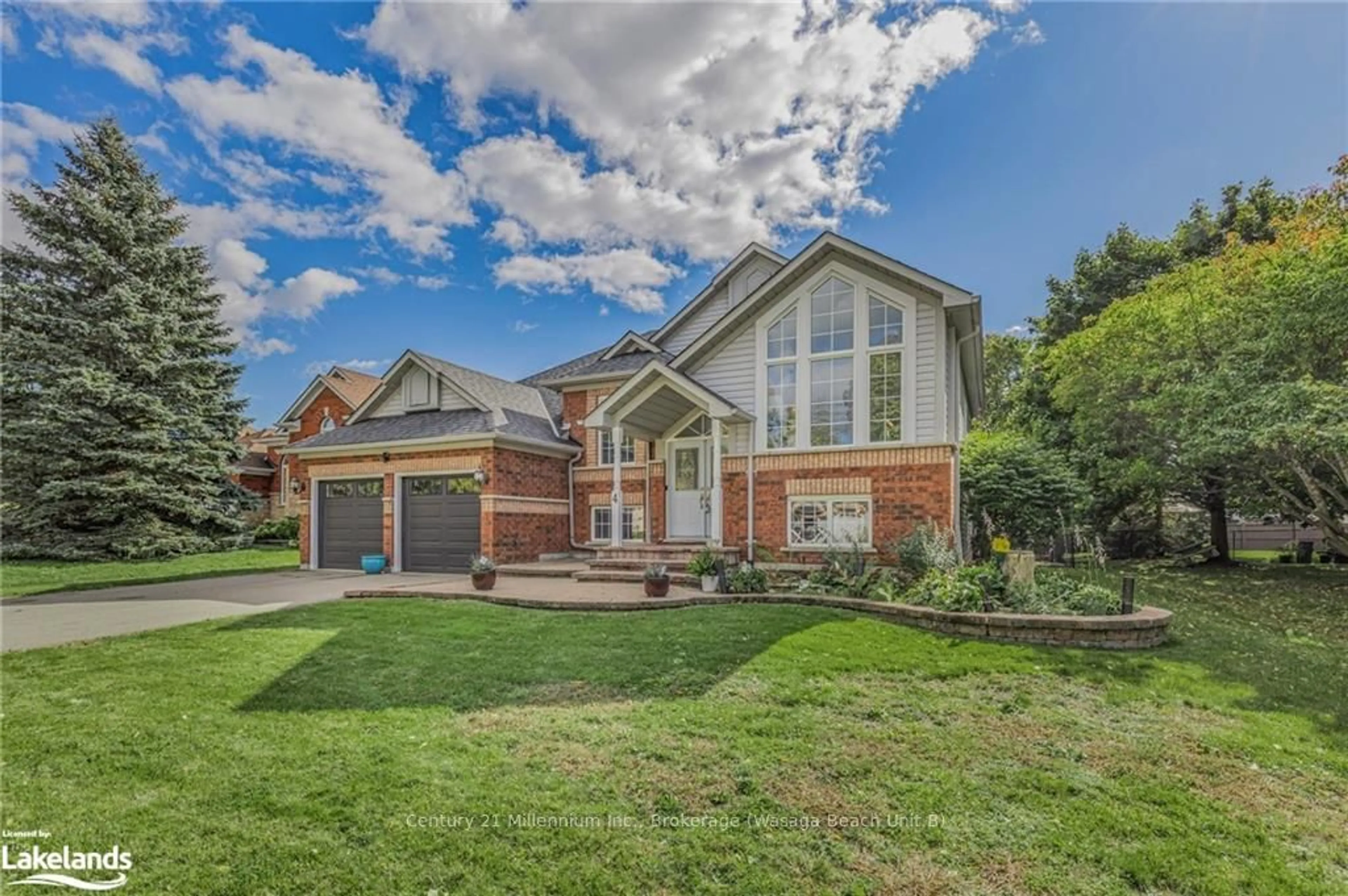 A pic from exterior of the house or condo, the street view for 4 FOXWOOD Cres, Wasaga Beach Ontario L9Z 1M7