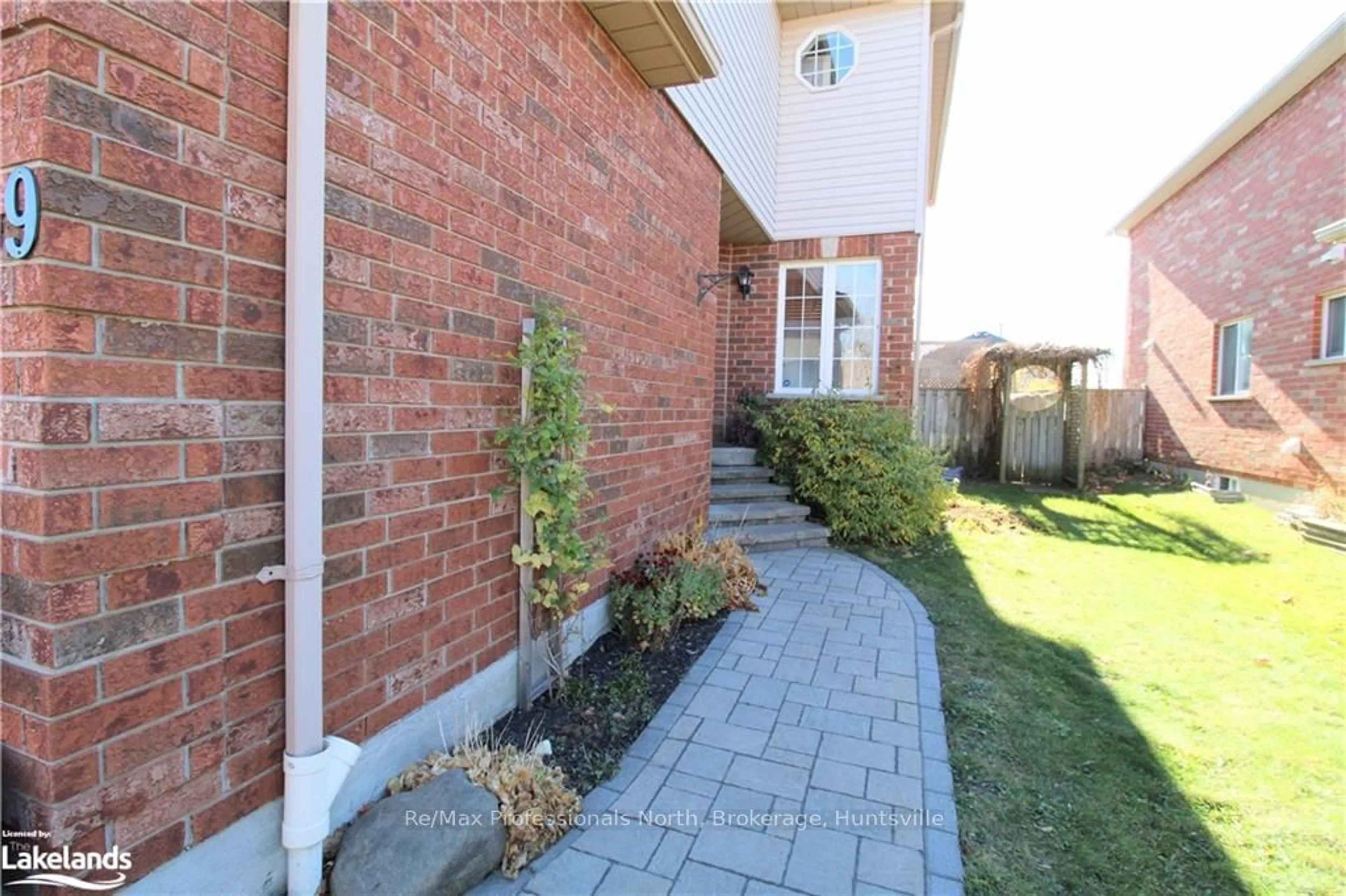 Home with brick exterior material for 169 TAYLOR Dr, Barrie Ontario L4N 8L1