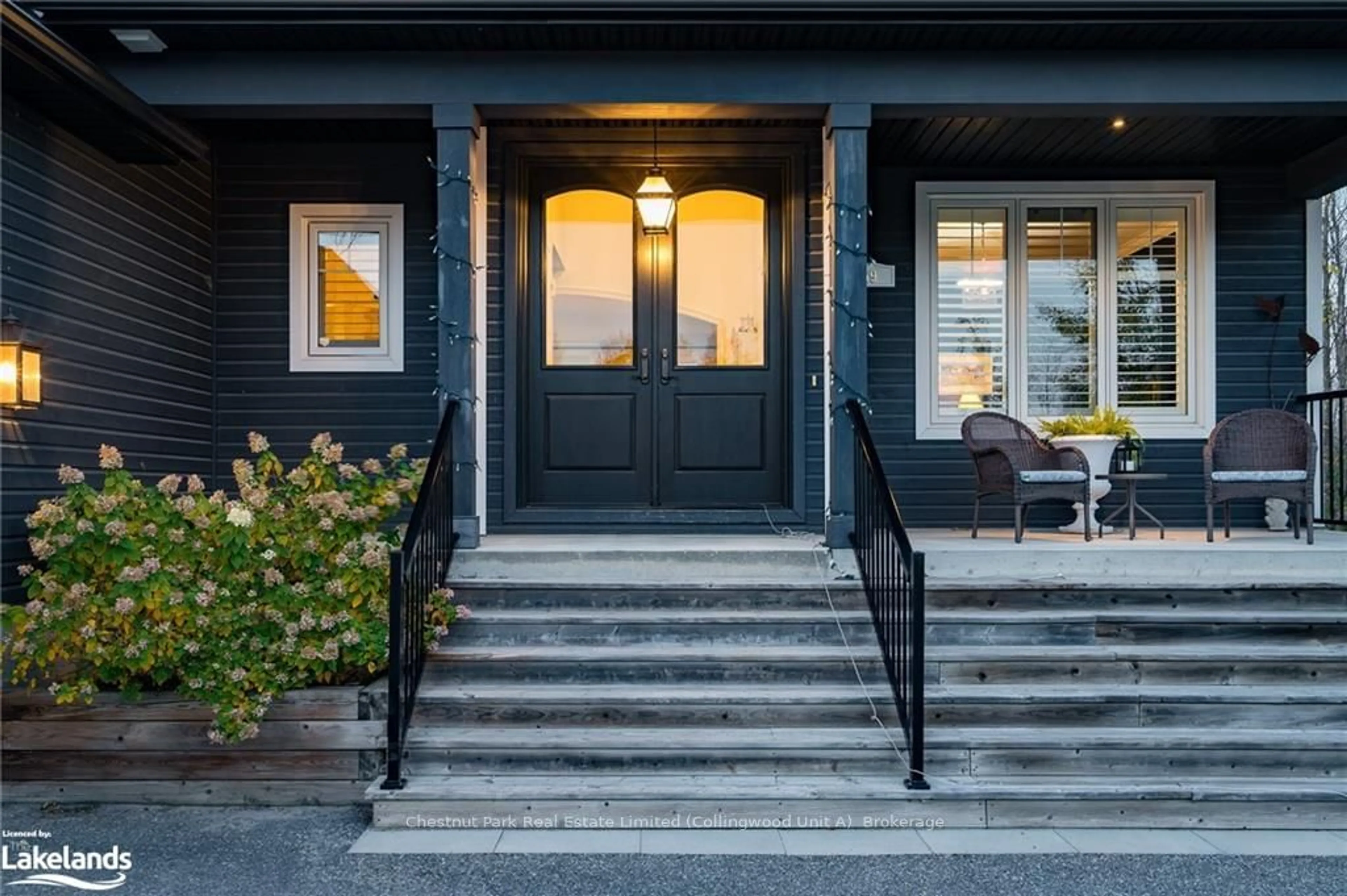 Indoor entryway, wood floors for 69 MARY St, Collingwood Ontario L9Y 0G8