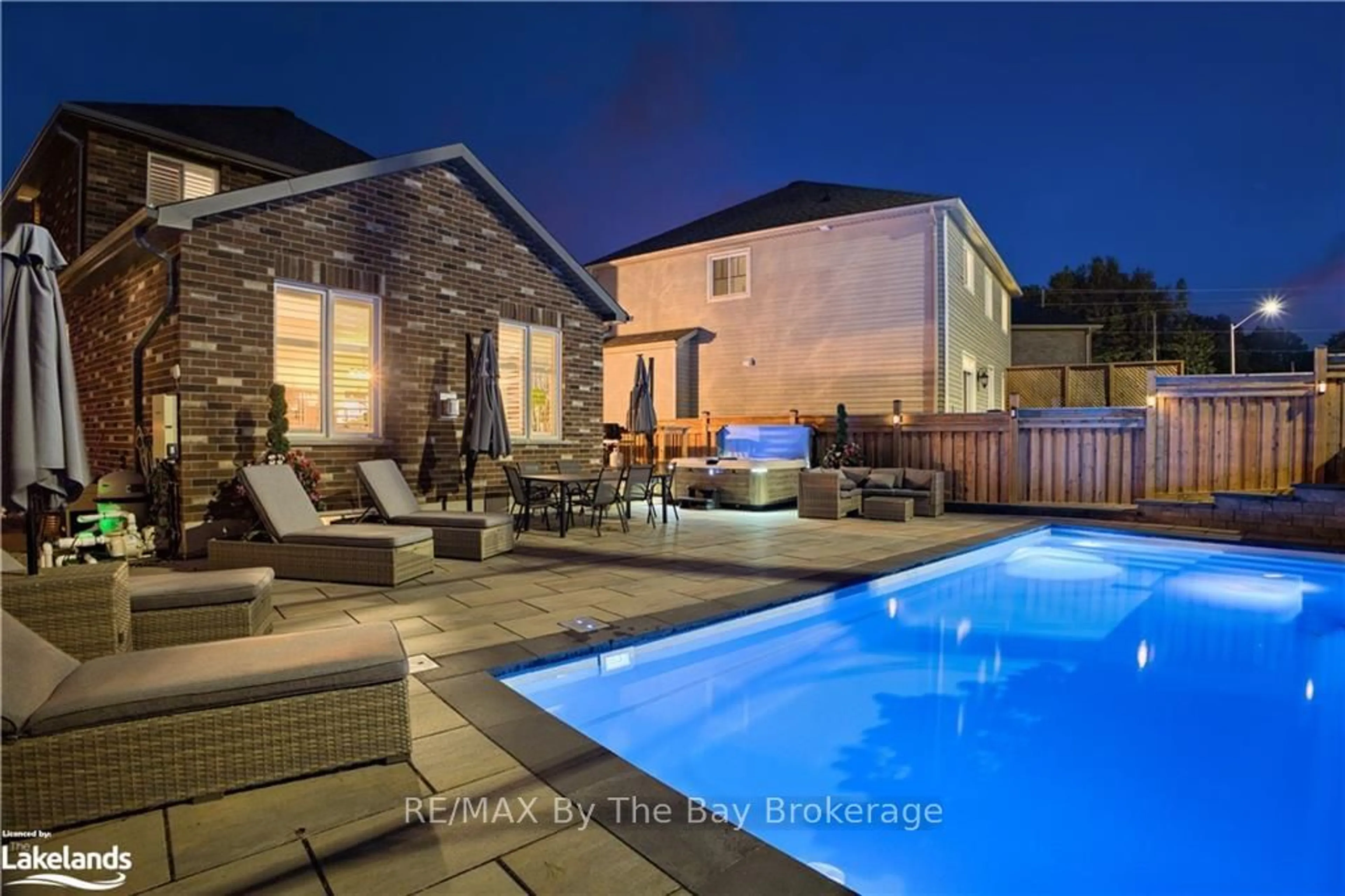 Indoor or outdoor pool for 79 LOCKERBIE CRESCENT, Collingwood Ontario L9Y 0Y8