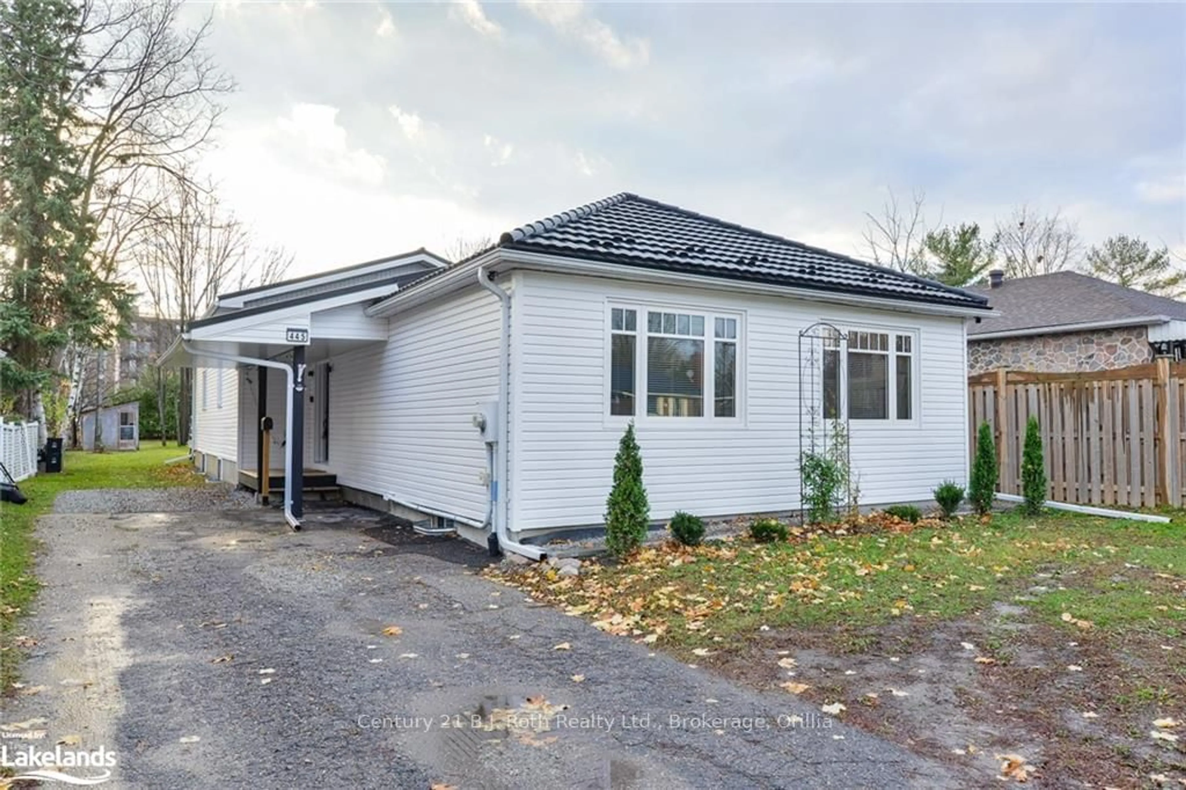 A pic from exterior of the house or condo, cottage for 445 PETER St, Orillia Ontario L3V 5A6