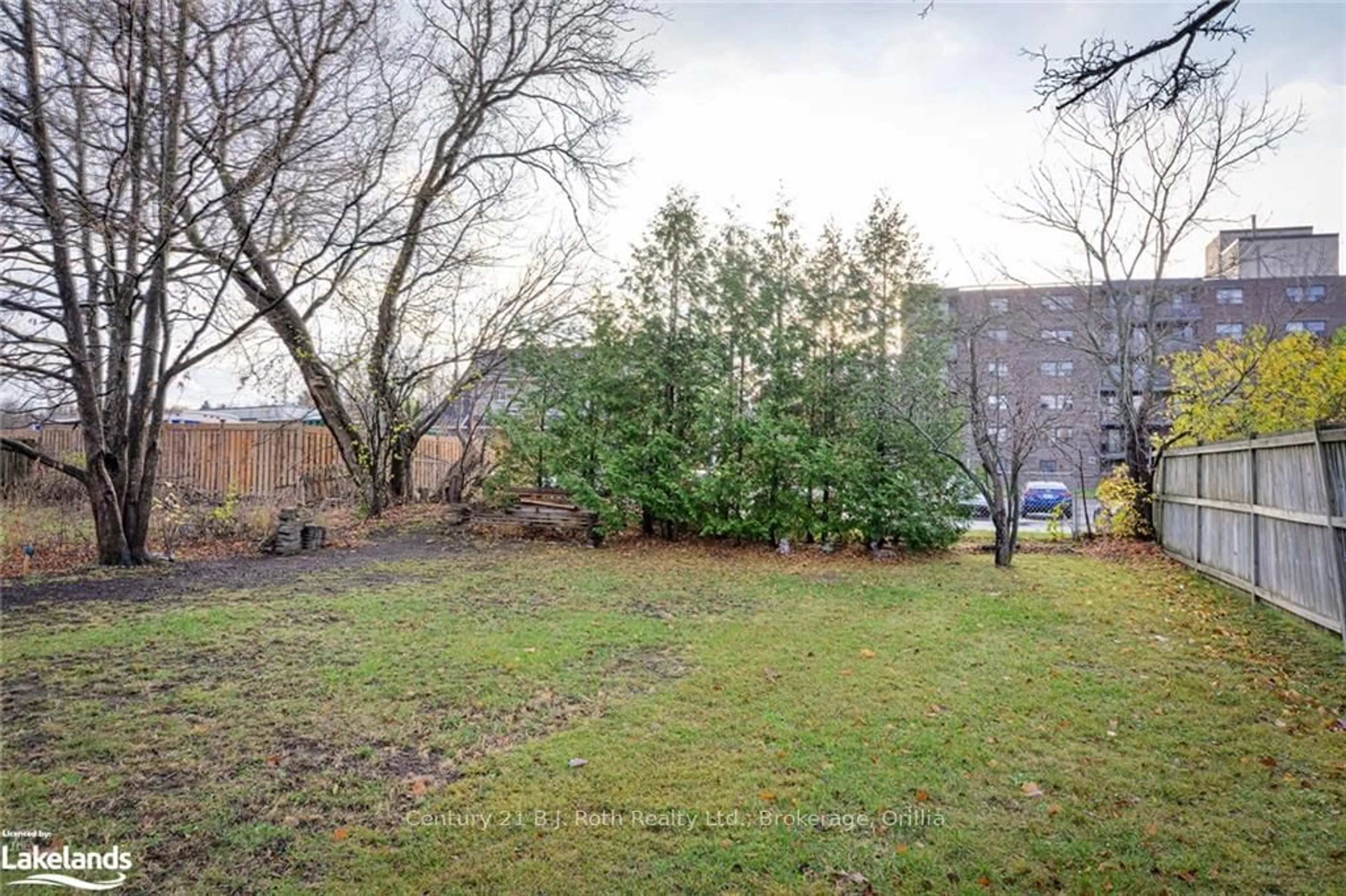 Patio, the fenced backyard for 445 PETER St, Orillia Ontario L3V 5A6