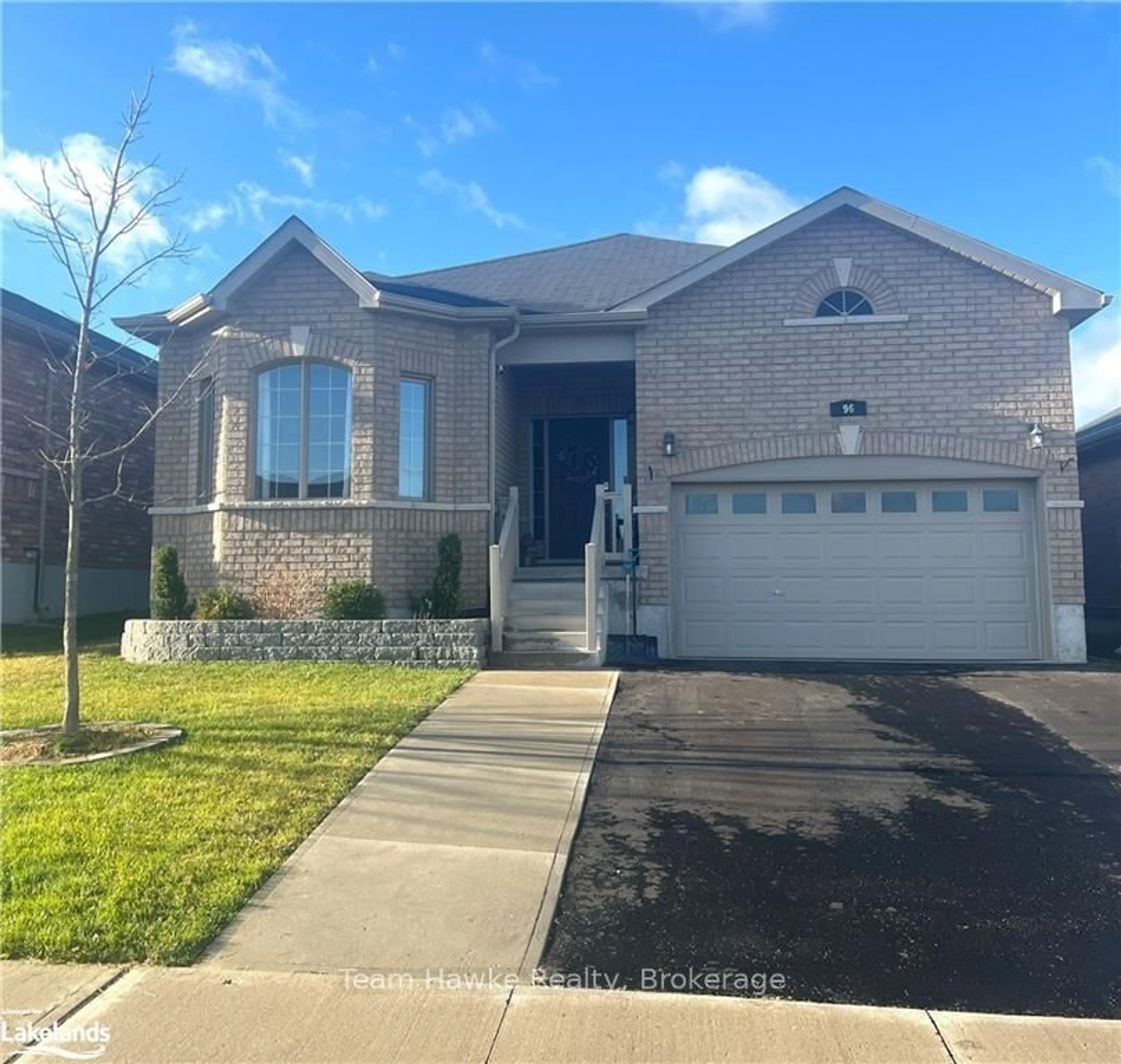 Frontside or backside of a home, the street view for 96 BELLISLE Rd, Penetanguishene Ontario L9M 0V6