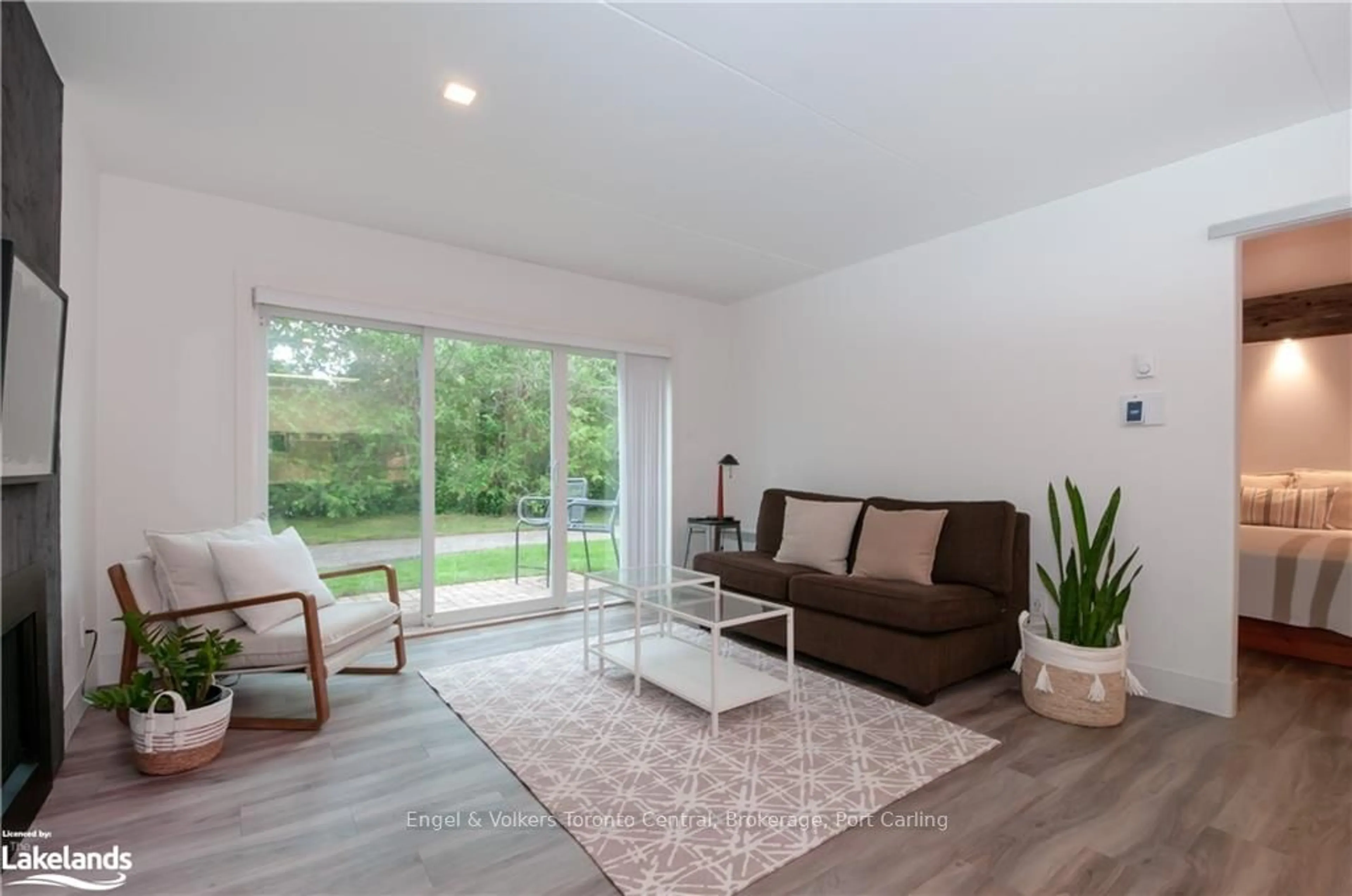 Living room, wood floors for 19 DAWSON Dr #50, Collingwood Ontario L9Y 5B4