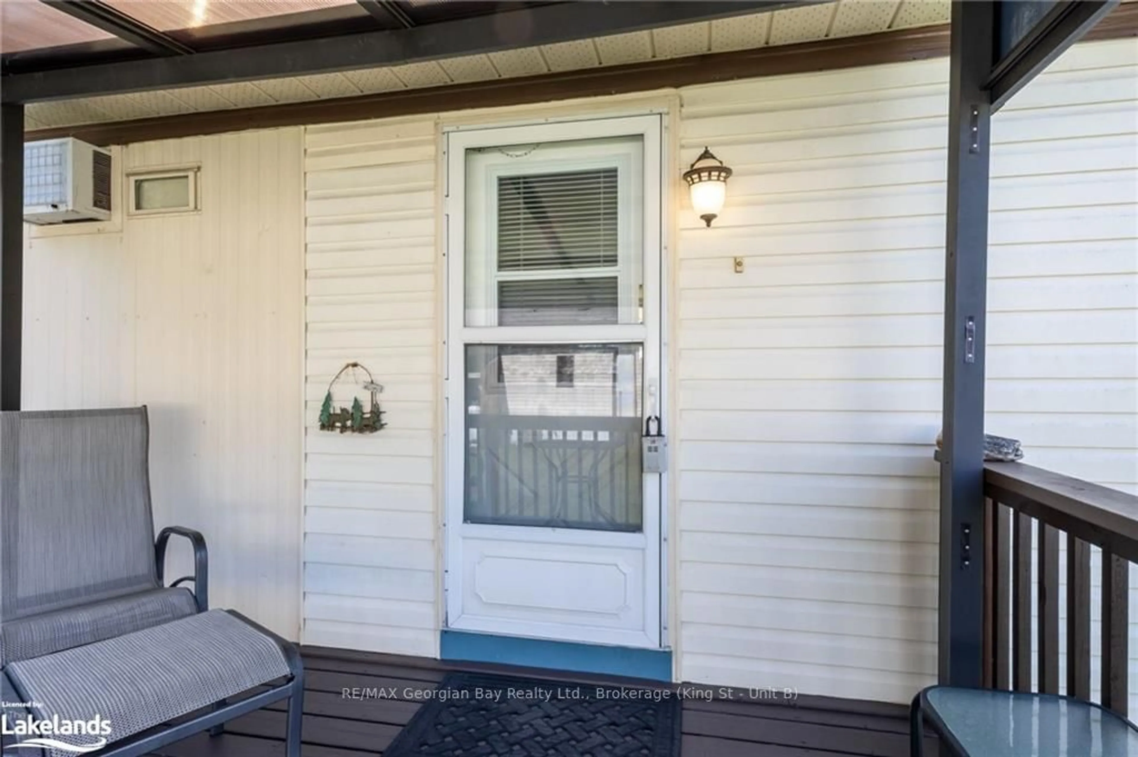 Indoor entryway, wood floors for 5263 ELLIOTT SIDE Rd #82, Tay Ontario L4R 4K3