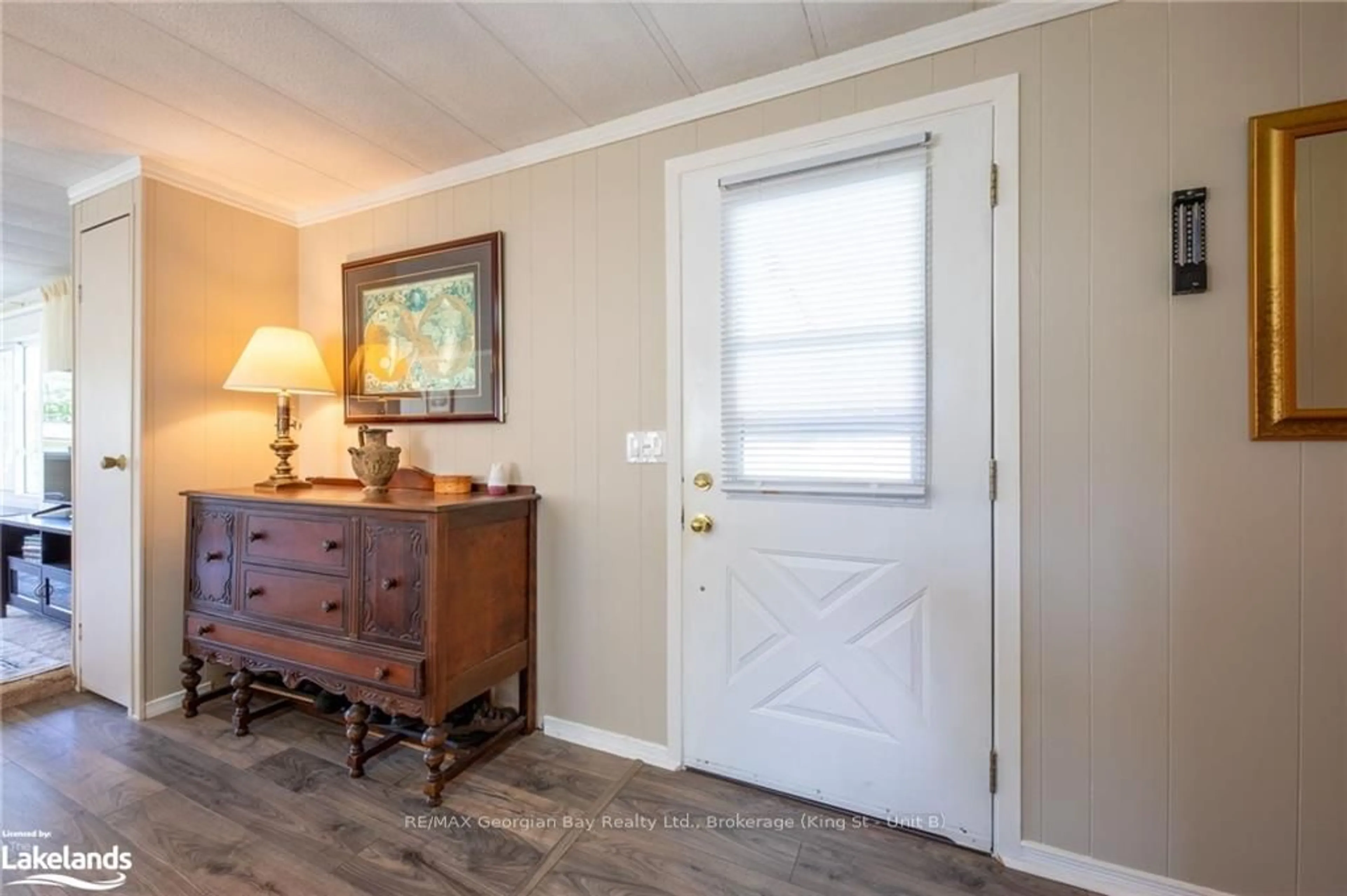 Indoor entryway, wood floors for 5263 ELLIOTT SIDE Rd #82, Tay Ontario L4R 4K3