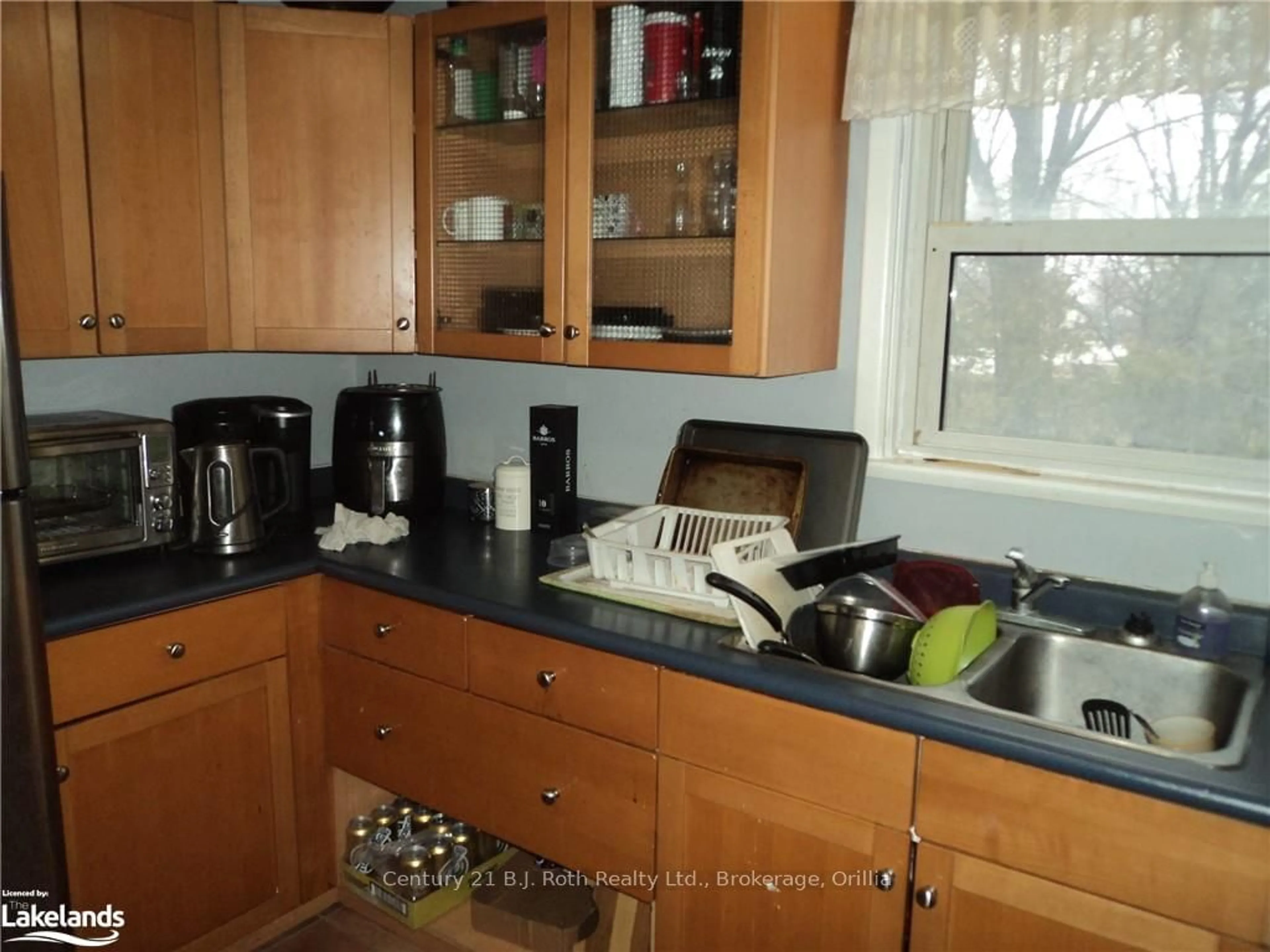 Standard kitchen, cottage for 37 NORTH St, Orillia Ontario L3V 3S6