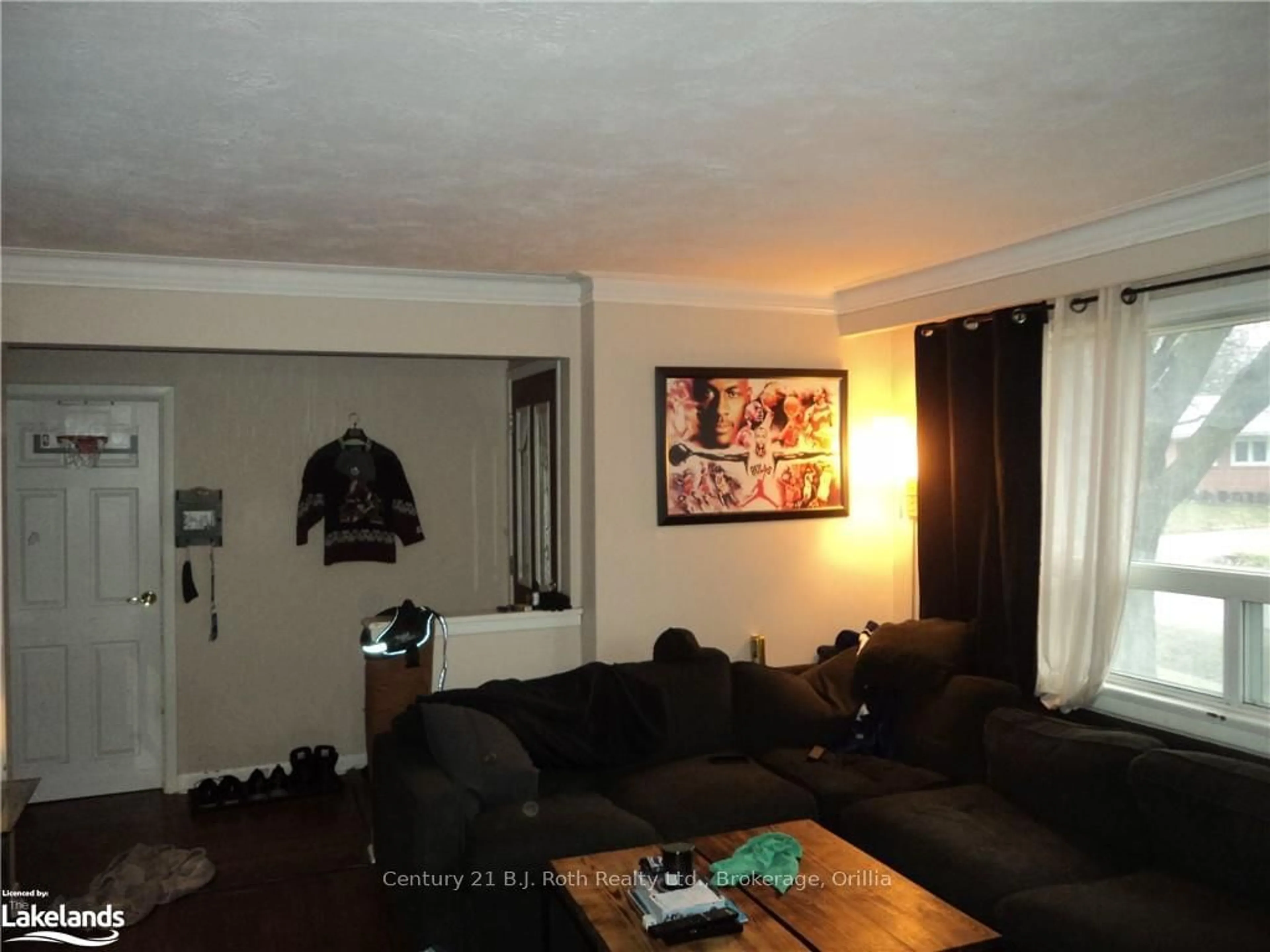 Living room, not visible floor for 37 NORTH St, Orillia Ontario L3V 3S6