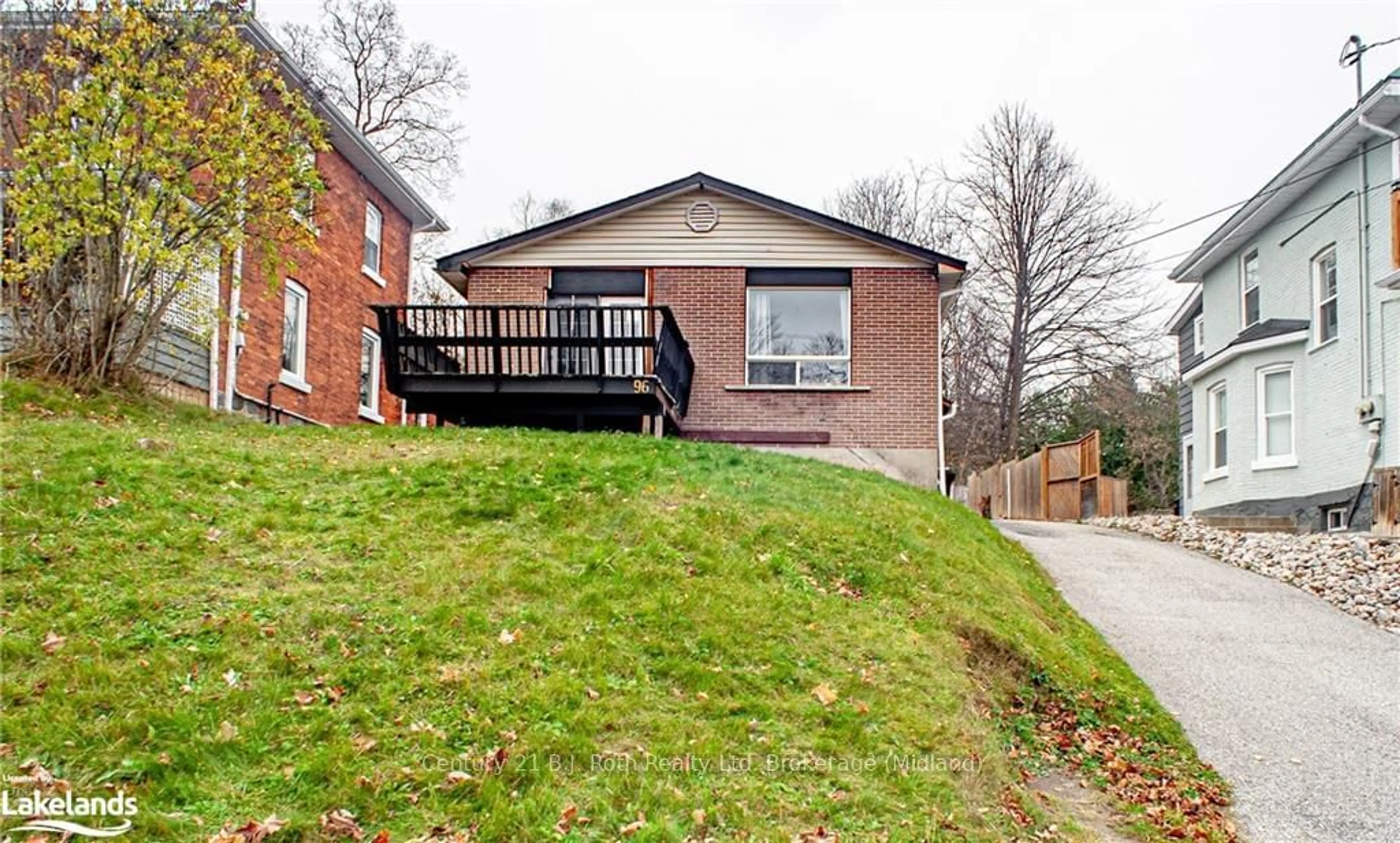 A pic from exterior of the house or condo, the fenced backyard for 96 SIXTH St, Midland Ontario L4R 3X2